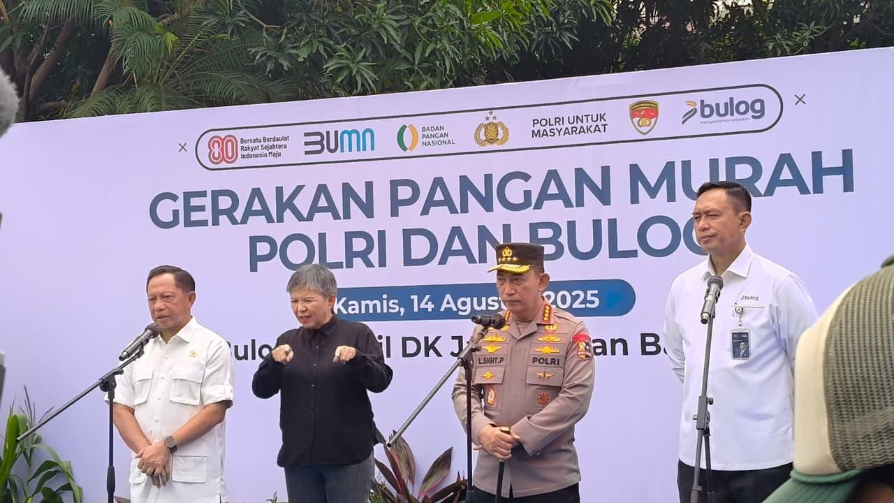 Kapolri dan Mendagri Tinjau Gerakan Pangan Murah di Gudang Bulog Kelapa Gading