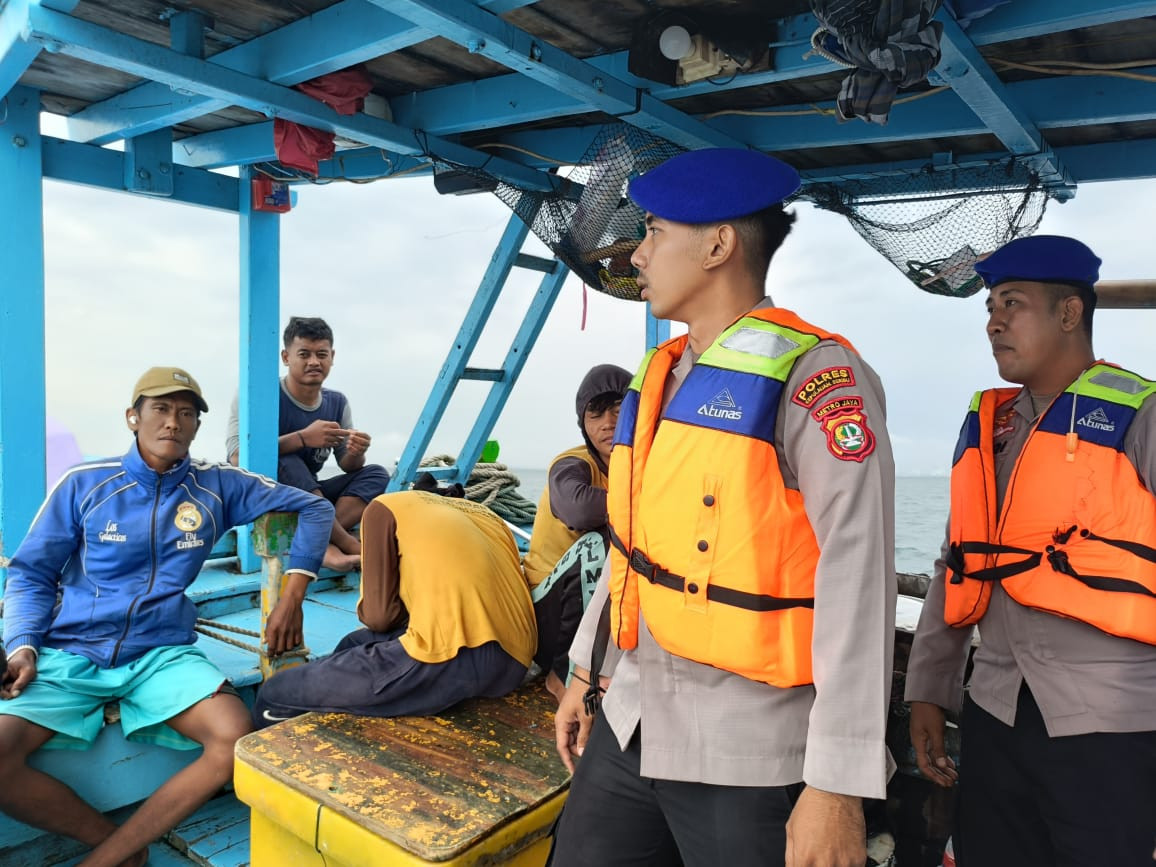 Satpolairud Polres Kepulauan Seribu Gelar Patroli Dialogis Laut Operasi Aman Nusa I 2025