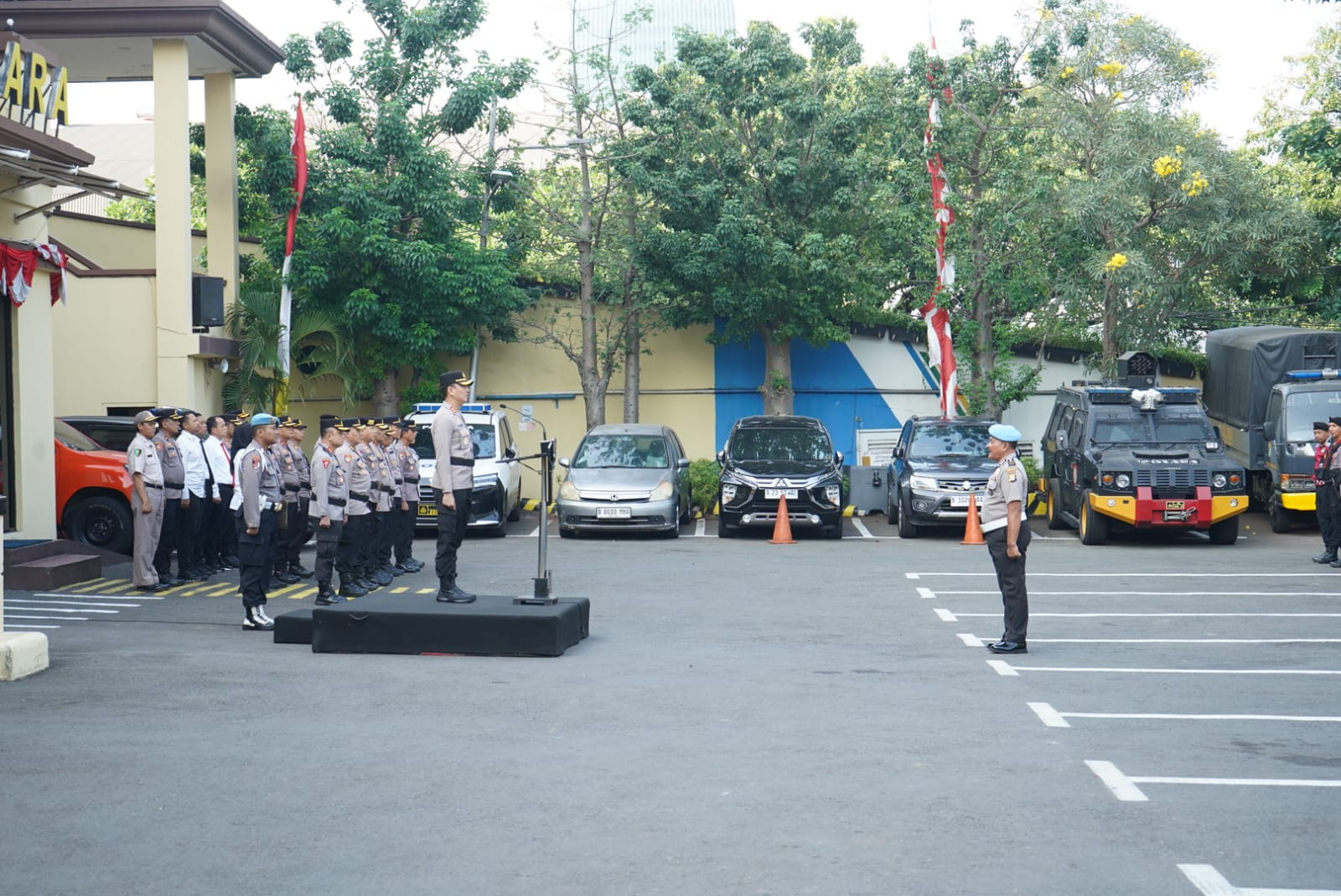 Wakapolres Metro Jakarta Utara Pimpin Apel Pagi dan Upacara Kenaikan Pangkat Pengabdian