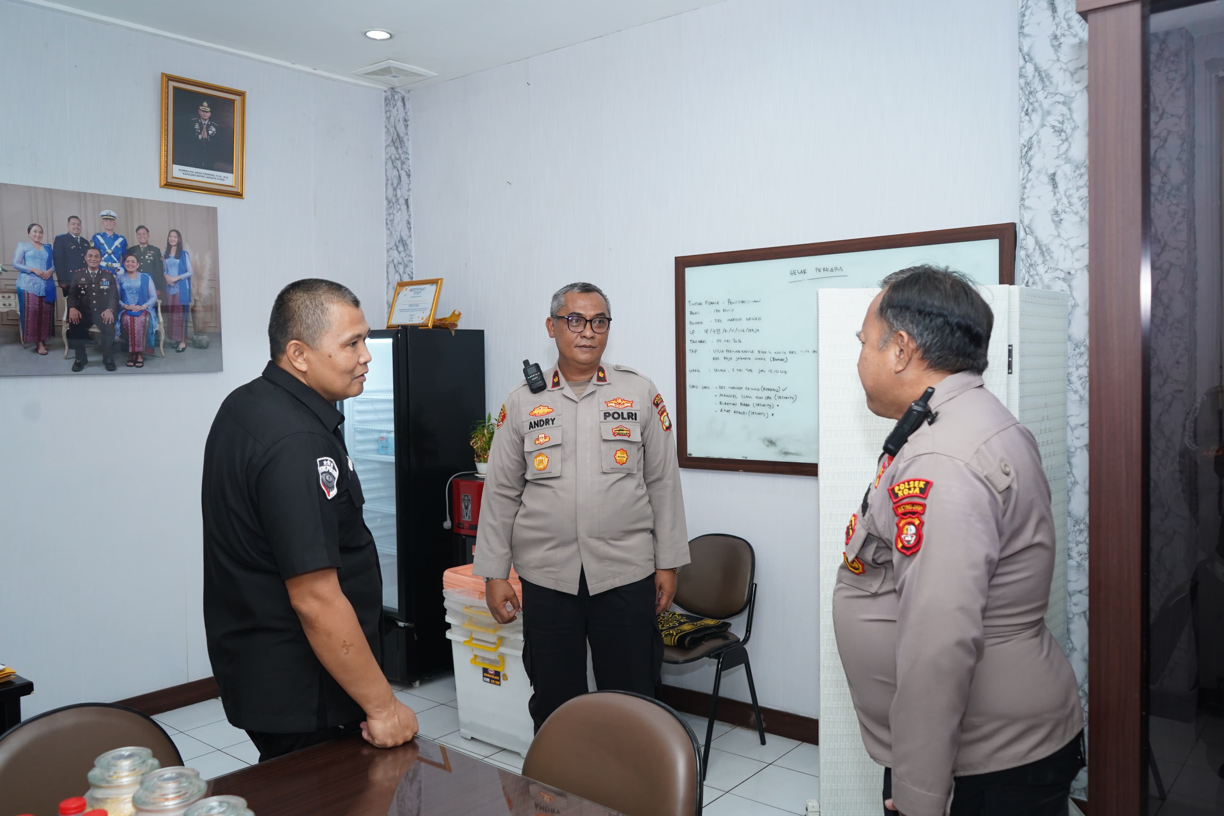 Plh. Kapolres Metro Jakarta Utara Tinjau Polsek Koja, Pastikan Pelayanan Publik Berjalan Optimal
