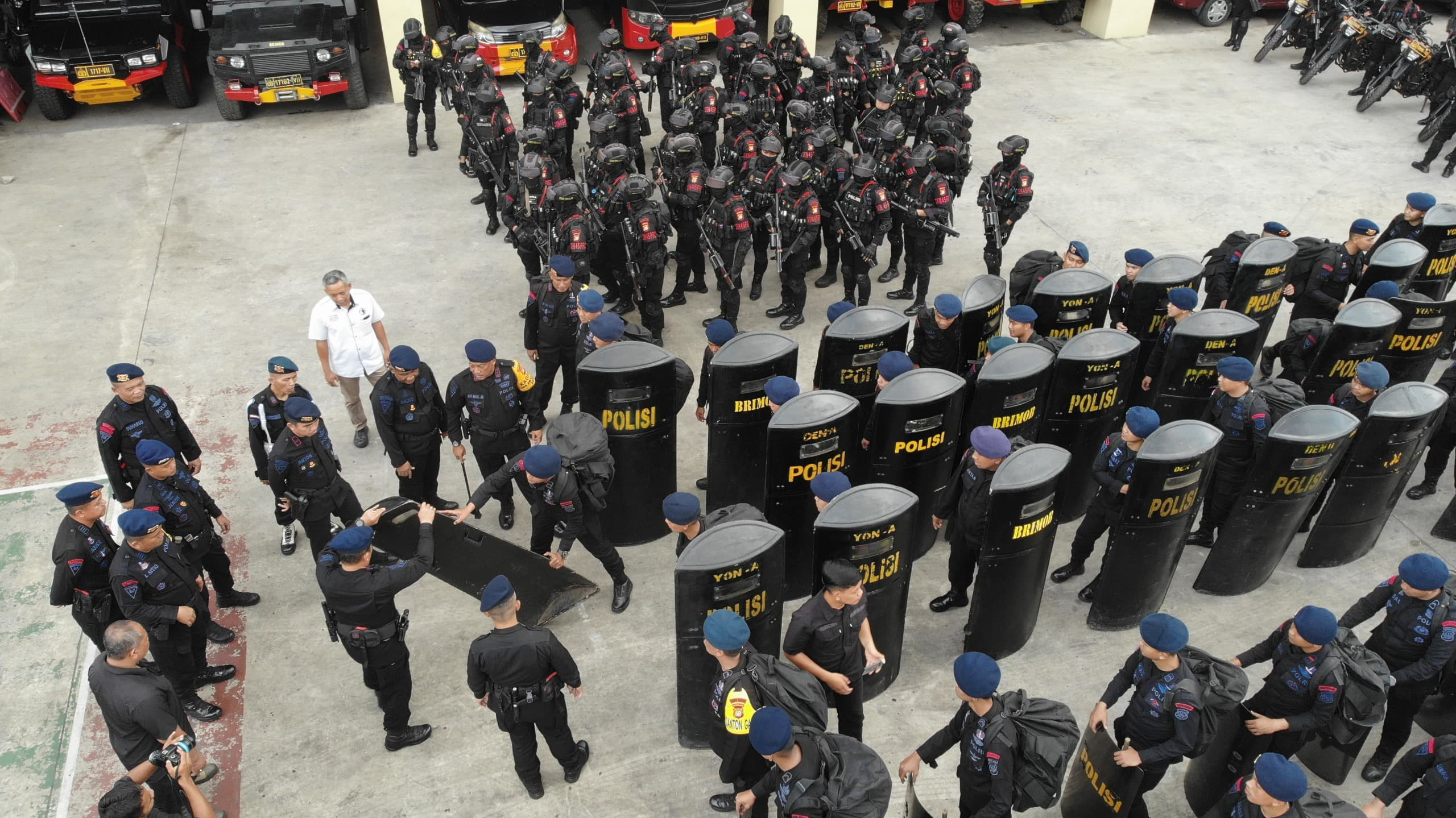 Brimob Polda Metro Jaya Gelar Apel Kesiapsiagaan Pelayanan Aksi Unras Satu Tahun Kabinet Merah Putih