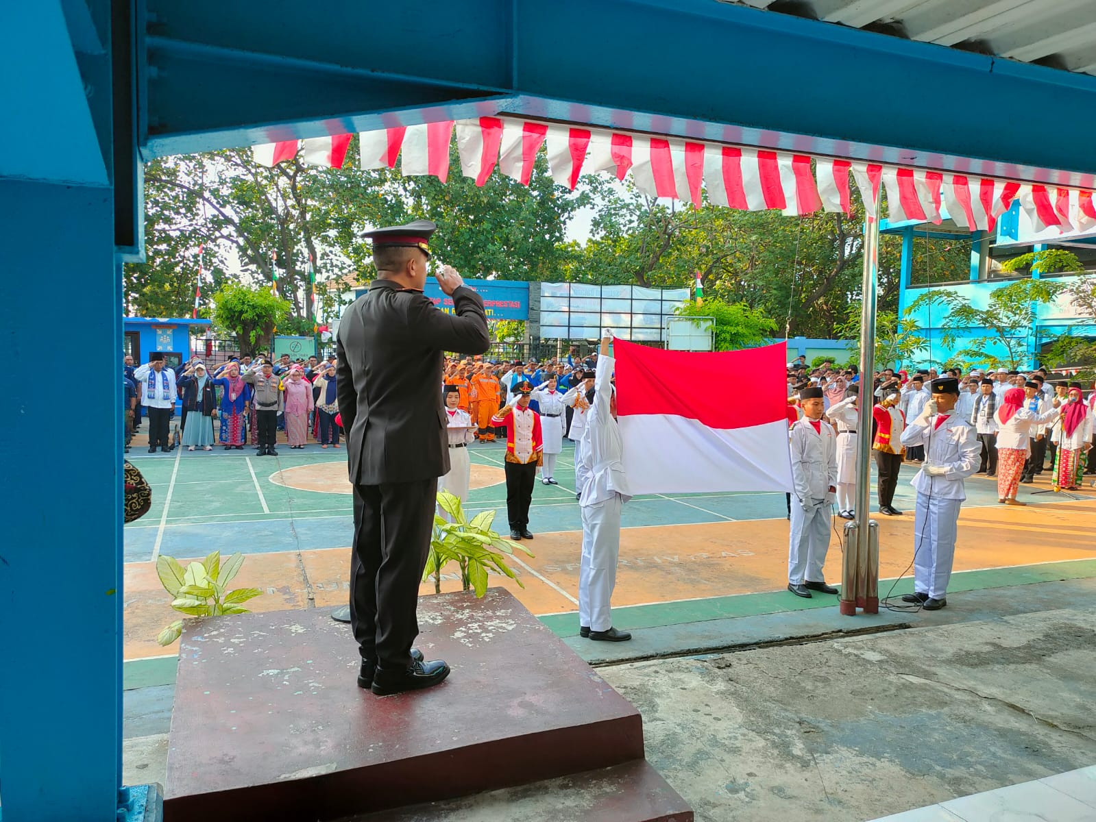 Upacara HUT RI ke-80 di SMPN 285 Pulau Untung Jawa Berlangsung Khidmat