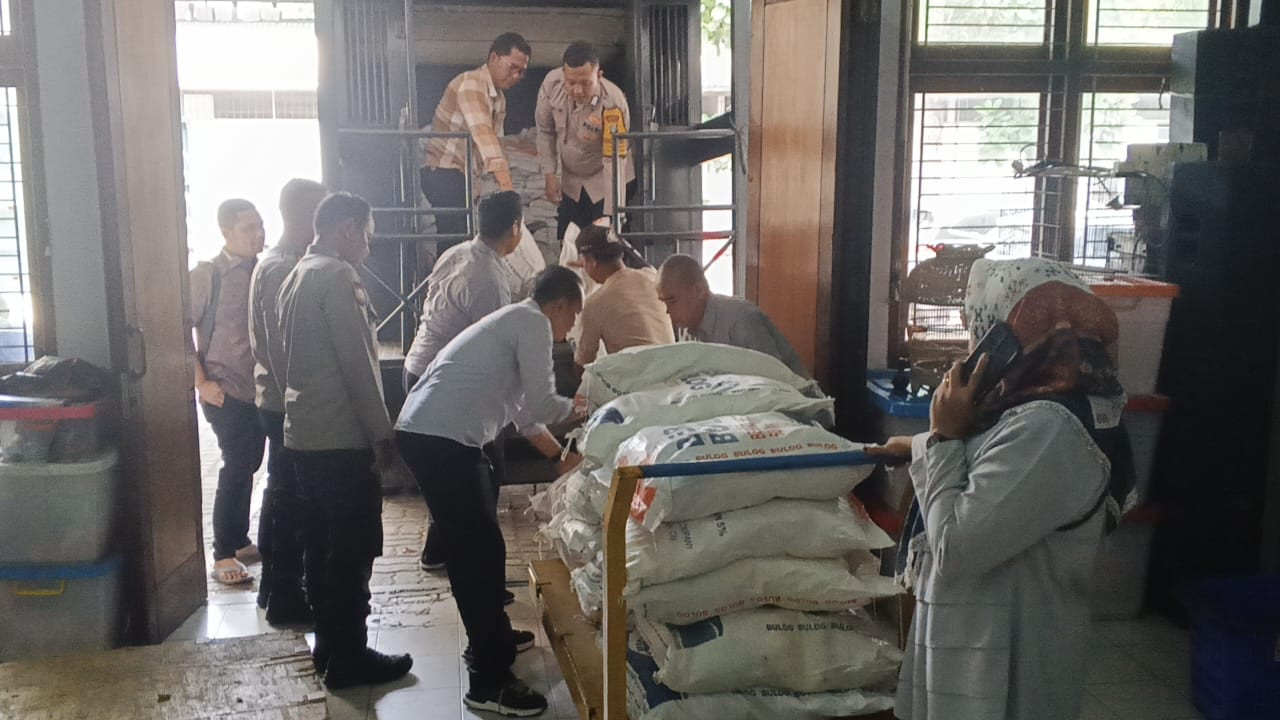 Polsek Metro Penjaringan Gelar Program Beras Murah, Ringankan Beban Pekerja Pabrik