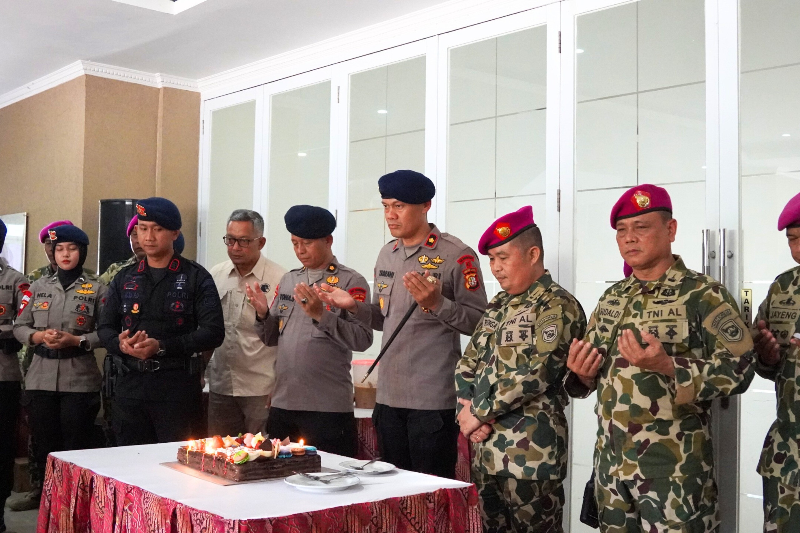 Brimob Metro Jaya Kunjungi Mako Korps Marinir dalam Rangka HUT ke-80 Marinir TNI AL