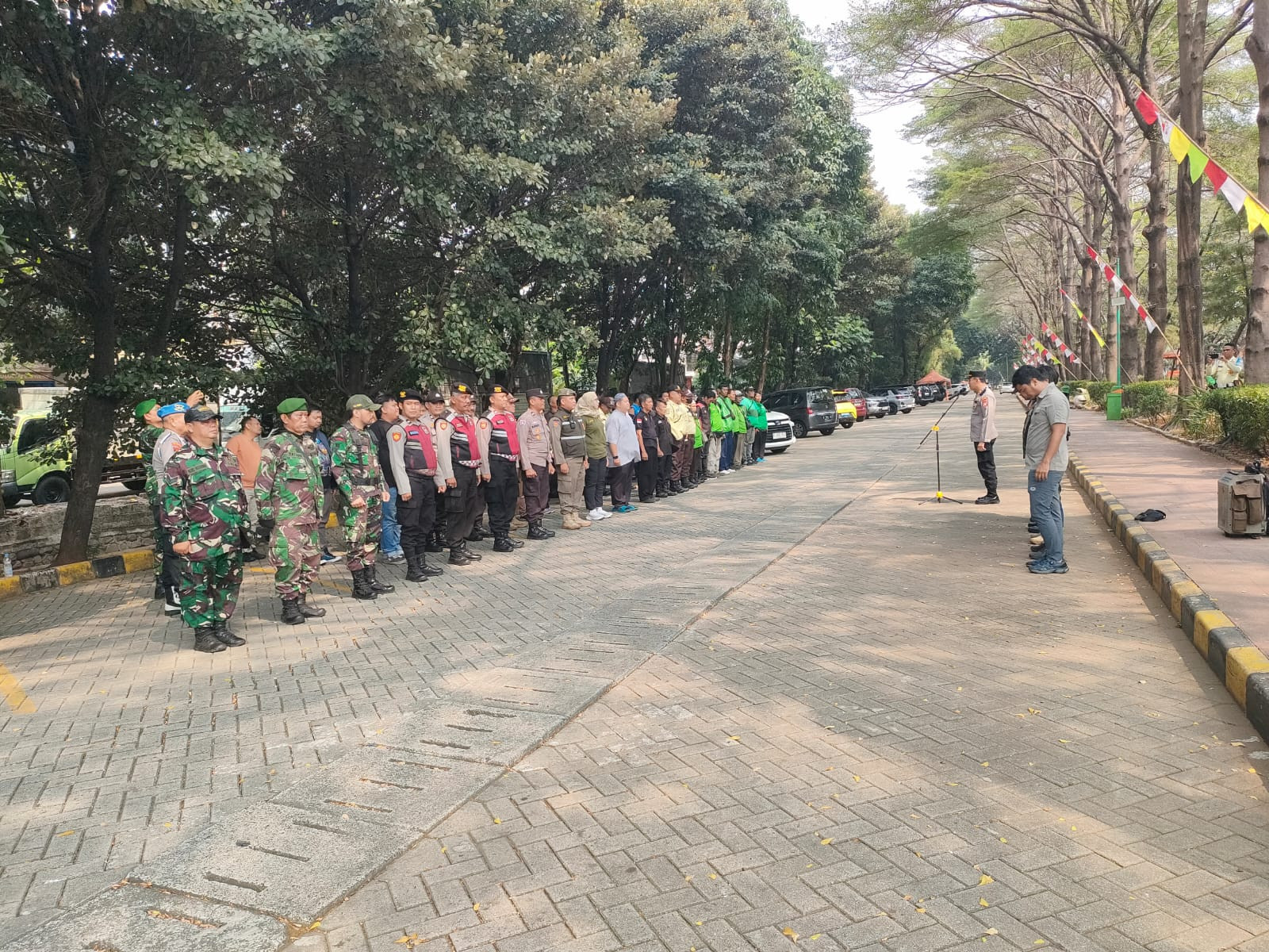 Polsek Kelapa Gading Gandeng Ojol Jaga Kamtibmas, Berikan Ganti Oli Gratis dan Bantuan Beras