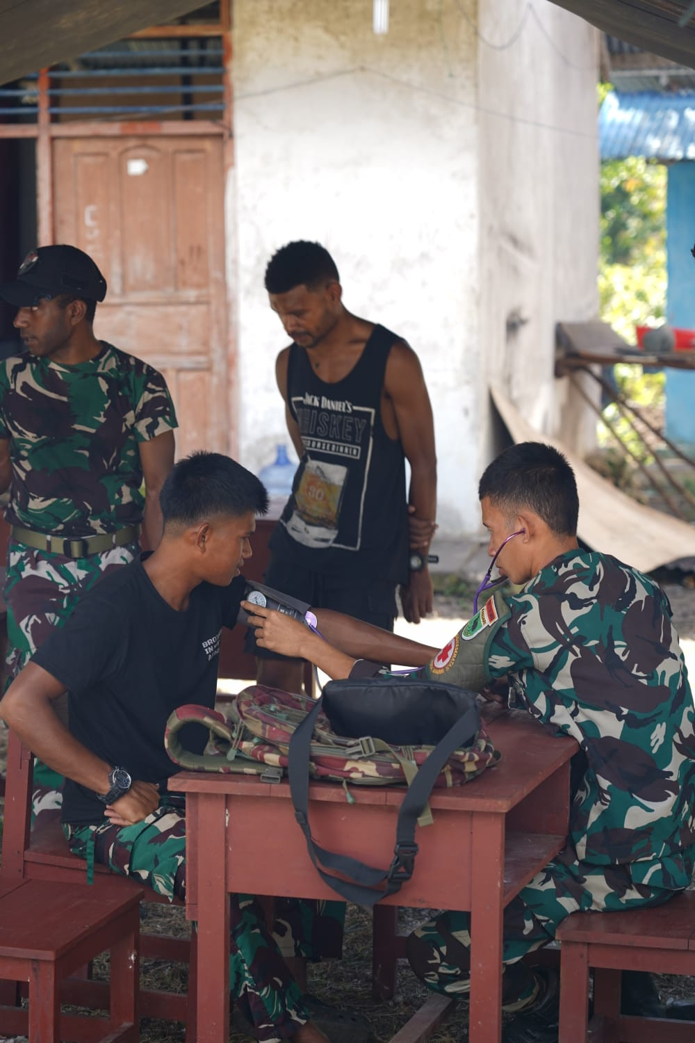 Satgas TMMD Ke-129 Pastikan Kesehatan Warga Masyarakat dan Personel Tetap Prima Demi Suksesnya TMMD di Kampung Sesor