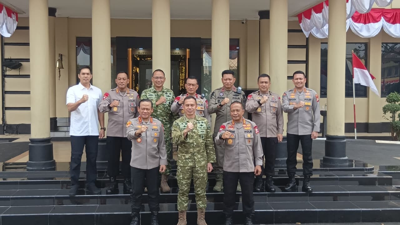 Kunjungi Dankorps Brimob Polri, Kapolda Metro Jaya dan Pangdam Jaya Perkuat Soliditas TNI-Polri