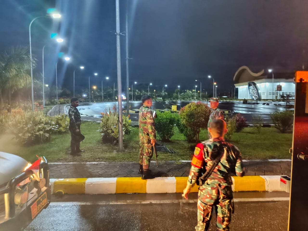 Jaga Situasi Kamtibmas Agar Tetap Kondusif Menjelang Peringatan HUT Ke-80 TNI, Kodim 1710/Mimika Gelar Patroli Wilayah