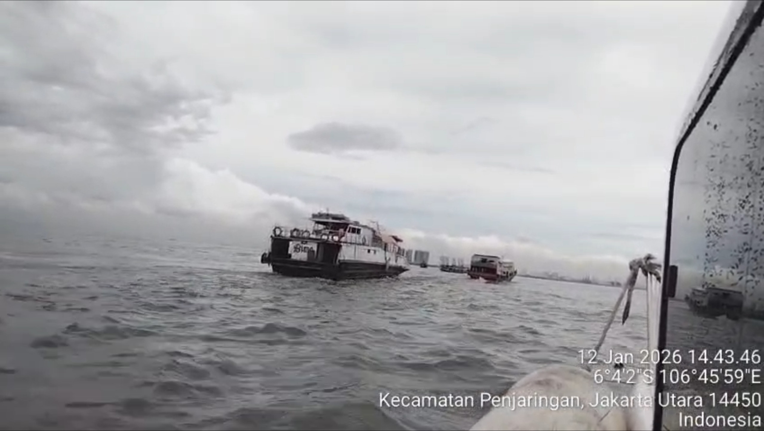 Kapal KM BIMA Mati Mesin di Perairan Onrust, Ditpolairud Polda Metro Jaya Evakuasi 17 Penumpang