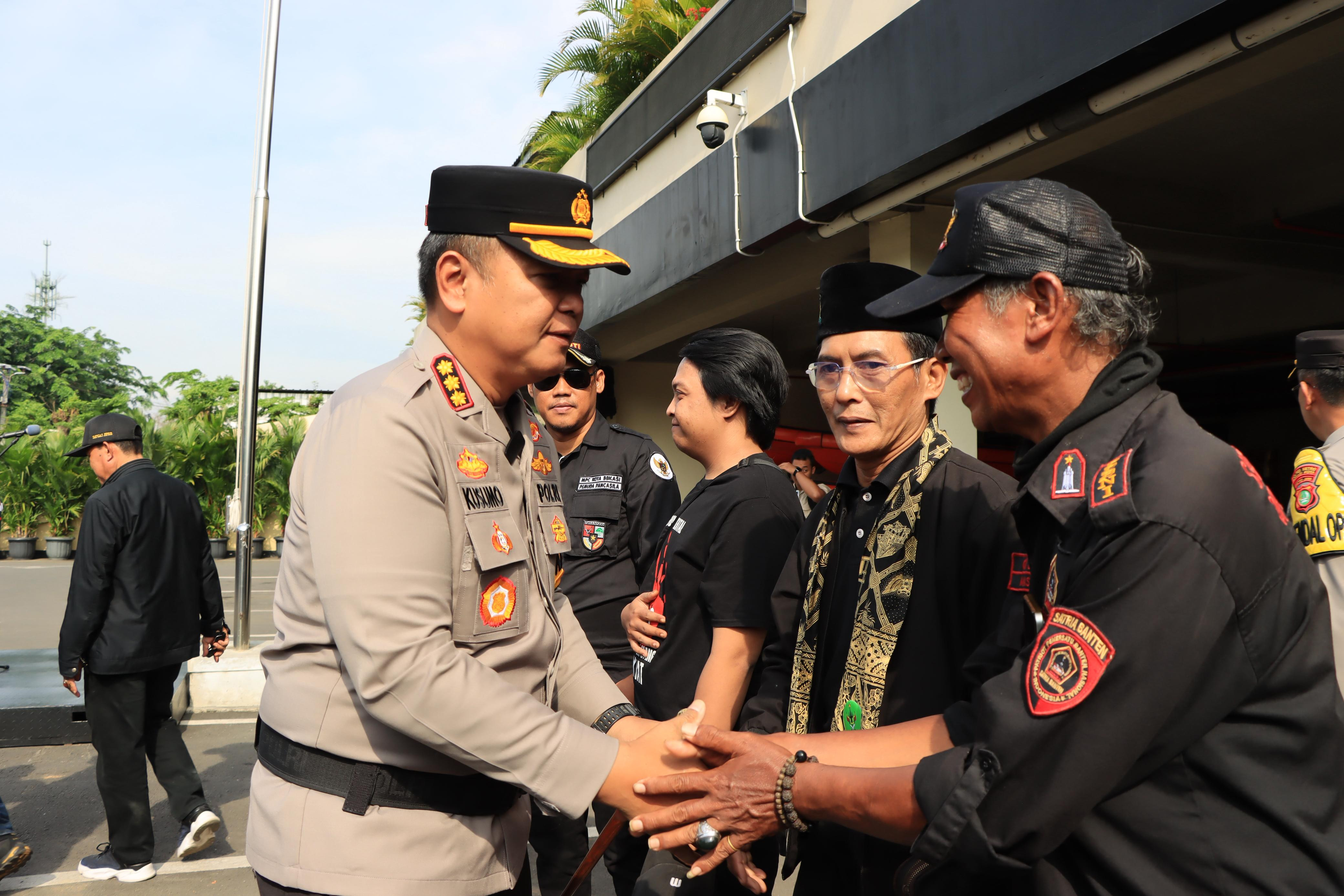 Jelang Natal dan Tahun Baru 2026, Polres Metro Bekasi Kota Gelar Apel Kamtibmas