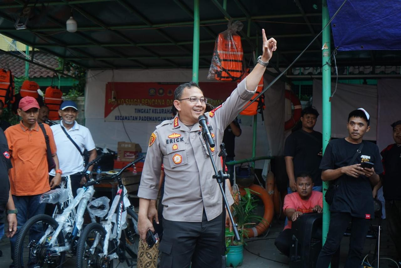 Kapolres Metro Jakarta Utara Tinjau Langsung Pengamanan Nobar Persija vs Persib di Pademangan