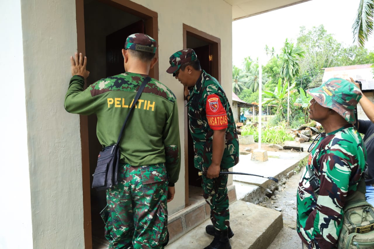 Pastikan Tepat Waktu dan Berkualitas, Dansatgas TMMD Ke-126 Kodim 1505/Tidore Cek Langsung Progres Pembangunan Fisik dan Sasaran Tambahan