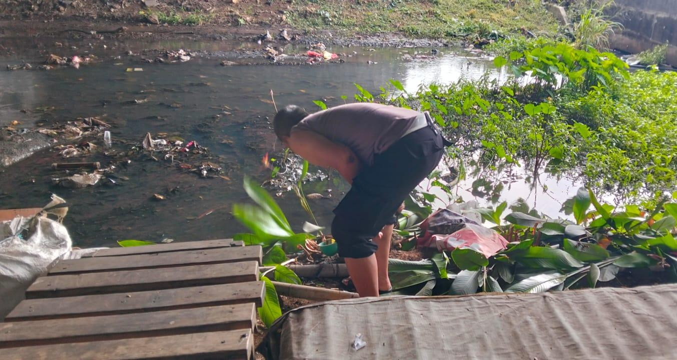 Wakapolsek Pondok Gede dan Camat Turun Tangan Bersihkan Bundaran JORR di Hari Peduli Sampah Nasional 2026