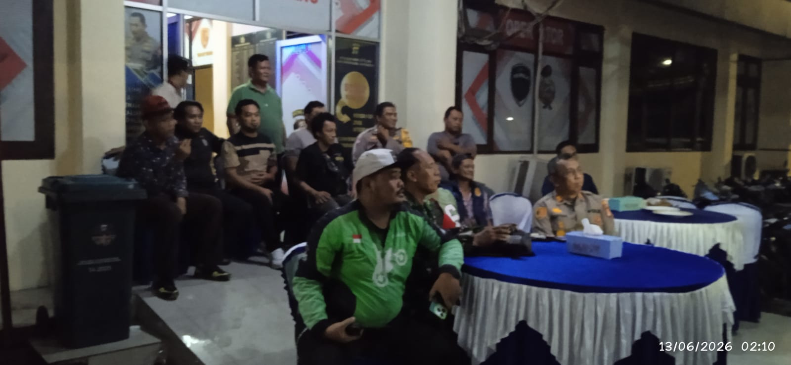 Polsek Koja Nobar Piala Dunia 2026 Bersama Warga, Perkuat Sinergi Kamtibmas