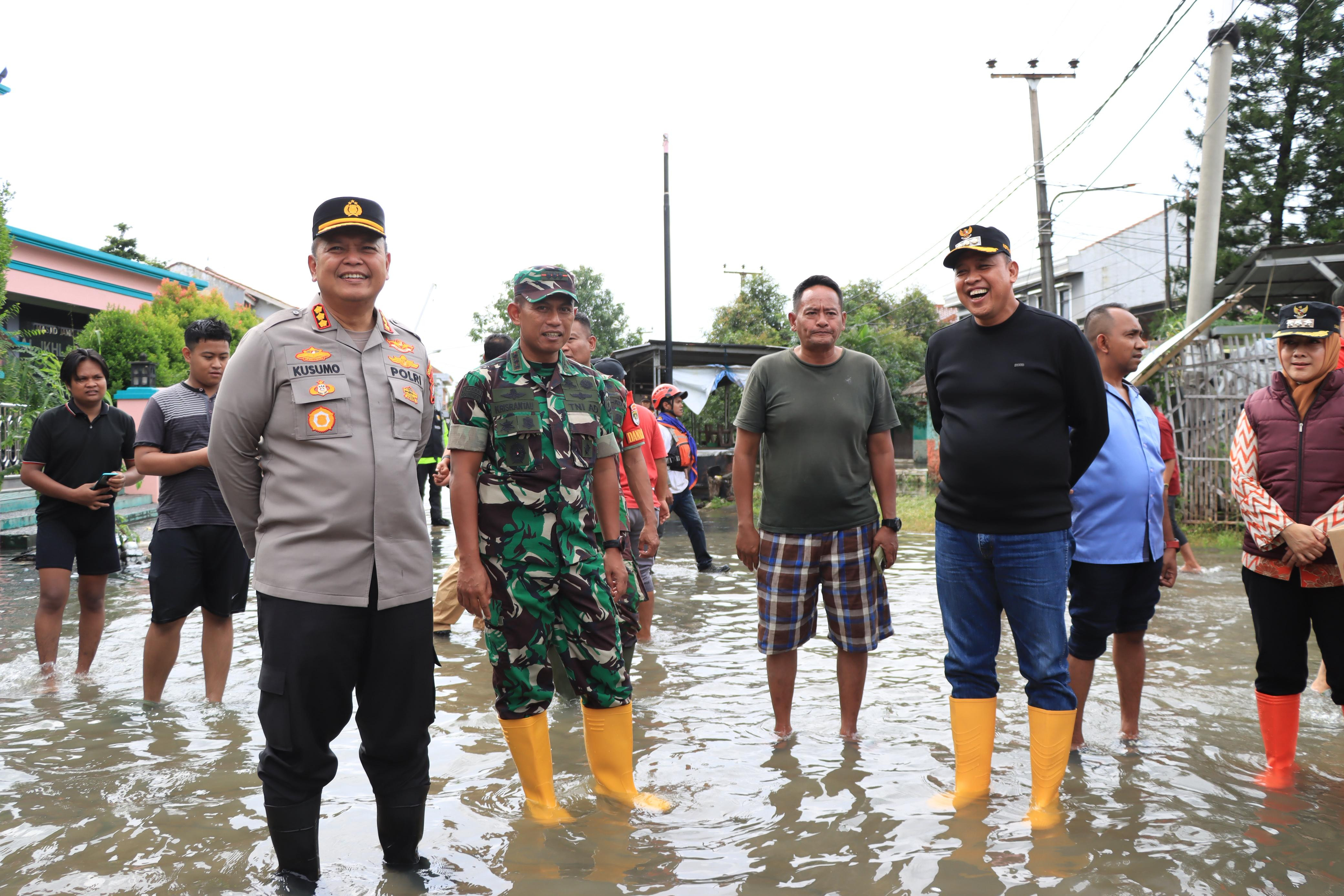 Pastikan Infrastruktur Berfungsi Optimal, Kapolres Metro Bekasi Kota dan Forkopimda Tinjau Pintu Air Kali Lengkak
