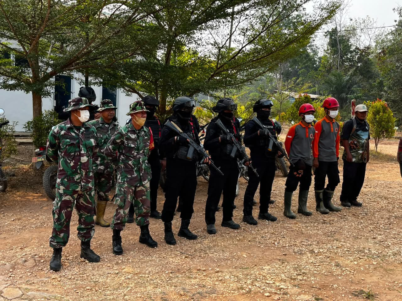 Pantau Karhutla, Satbrimob Polda Jambi Bersama Instansi Terkait Patroli Kawasan Konservasi Gajah di Tebo