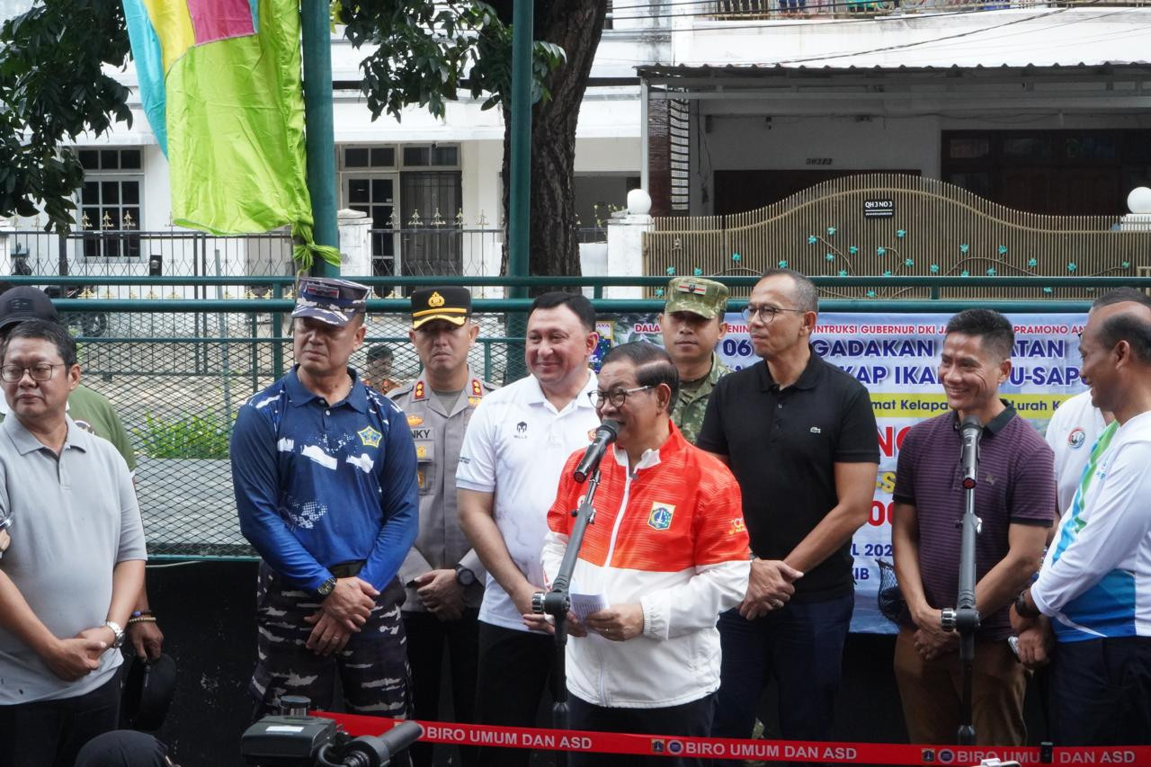 Wakapolres Jakarta Utara Ikuti Kegiatan Penangkapan Ikan Sapu-Sapu Bersama Gubernur DKI di Kelapa Gading