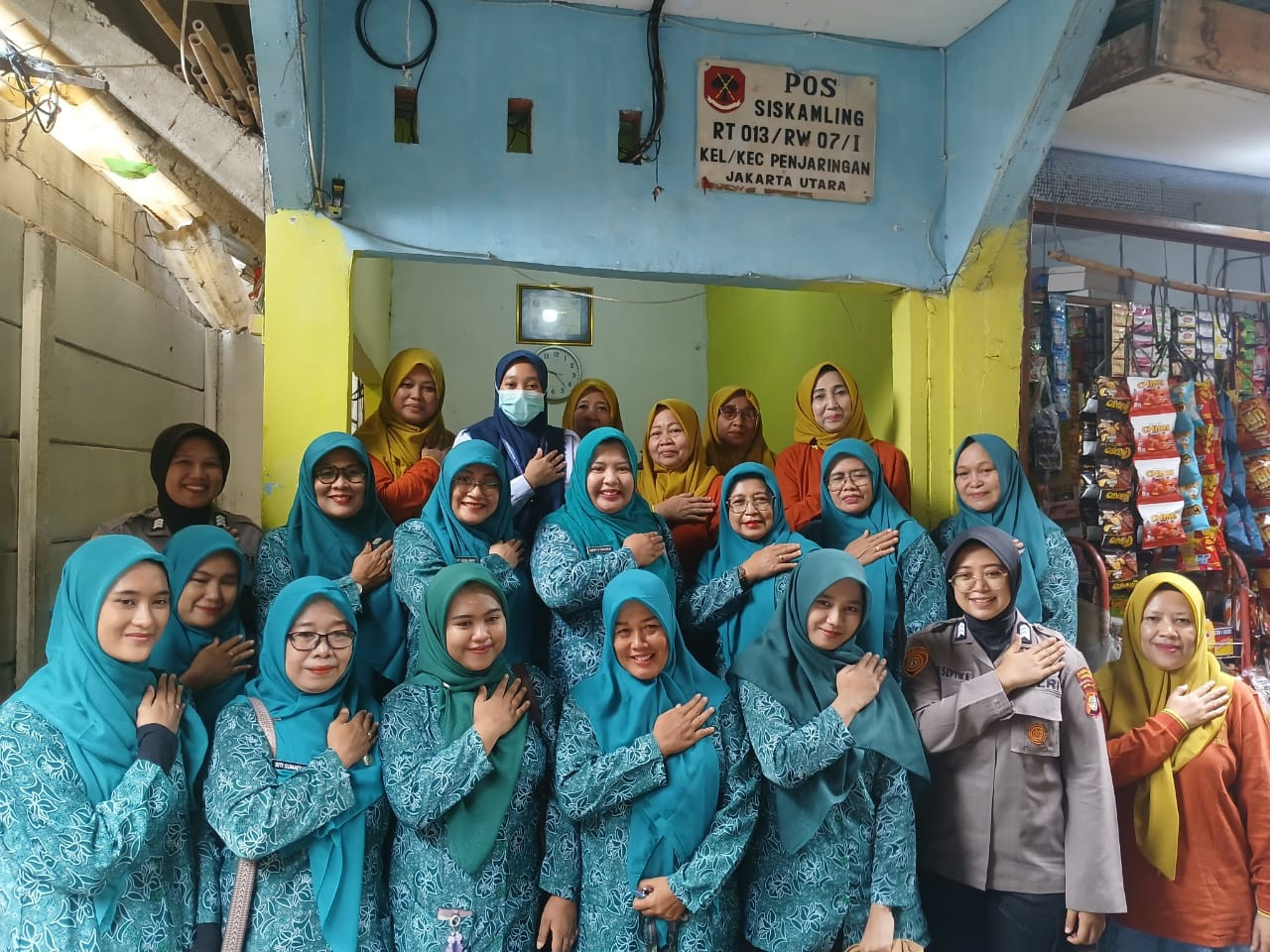 Polwan Polsek Metro Penjaringan Dukung Program Jaga Jakarta Lewat Monitoring Posyandu dan Poslansia