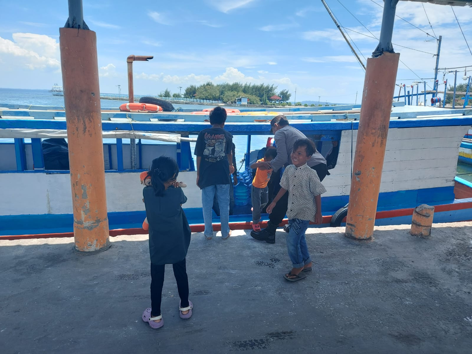 Polisi Humanis Amankan Dermaga Pulau Penduduk, Cegah Narkoba dan Miras Masuk