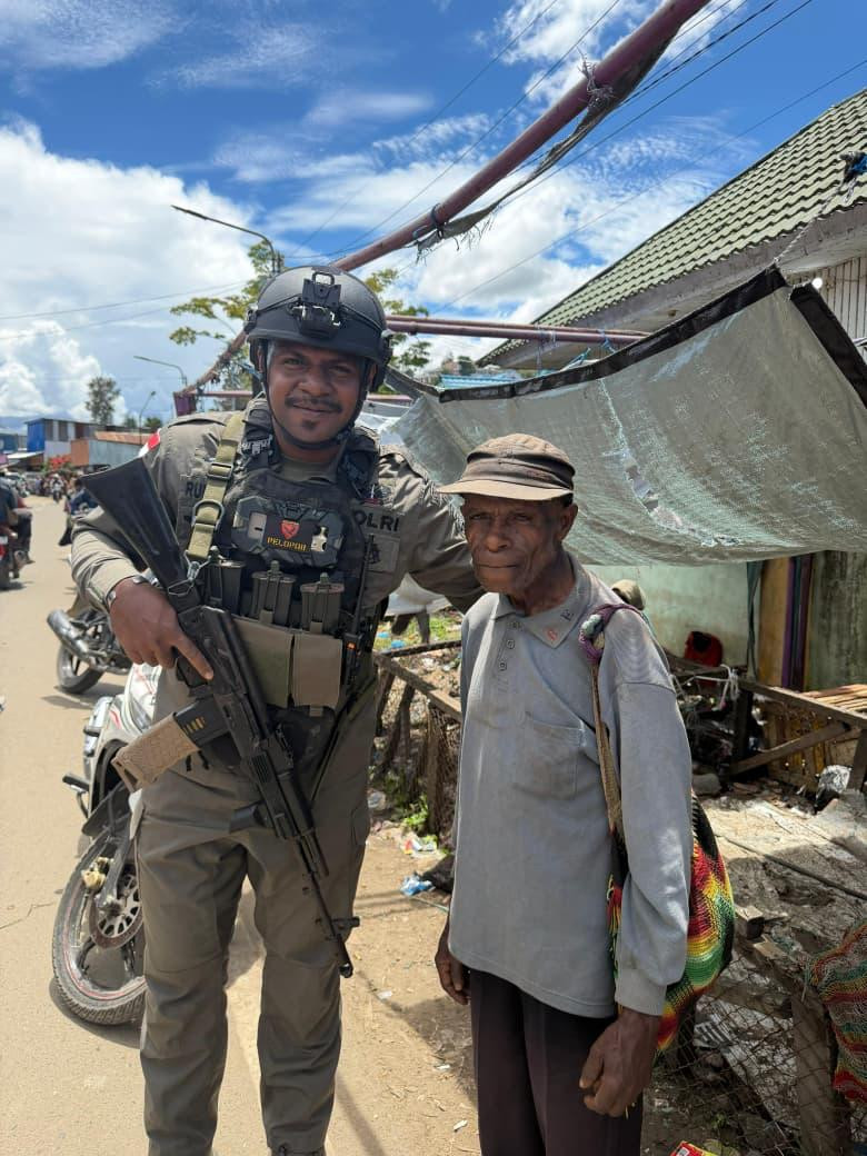 Patroli Dialogis di Paniai, Satgas Operasi Damai Cartenz 2026 Kedepankan Pendekatan Humanis