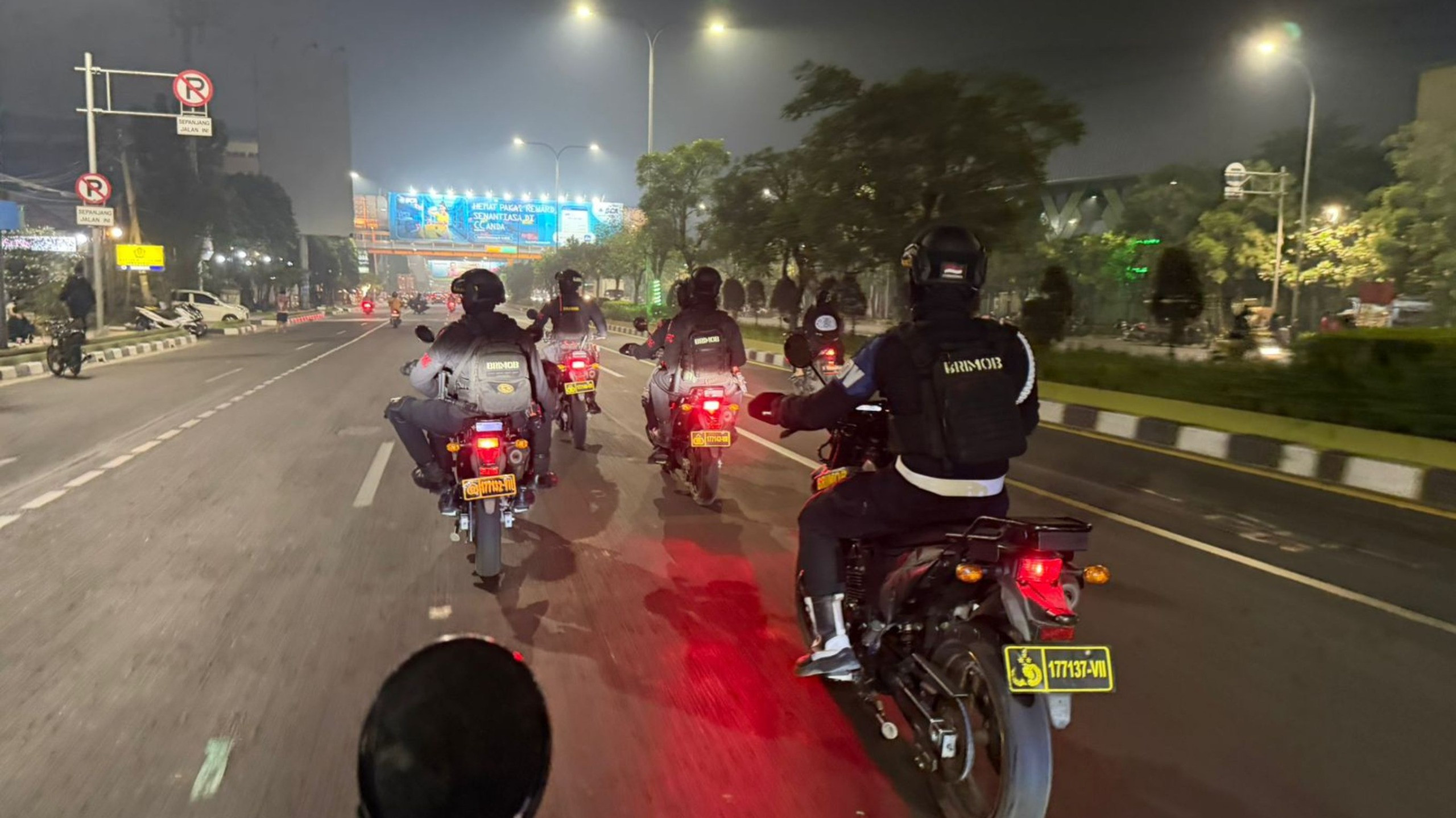 Brimob Metro Jaya Cegah Tawuran di Bekasi, 3 Remaja-Sajam Diamankan