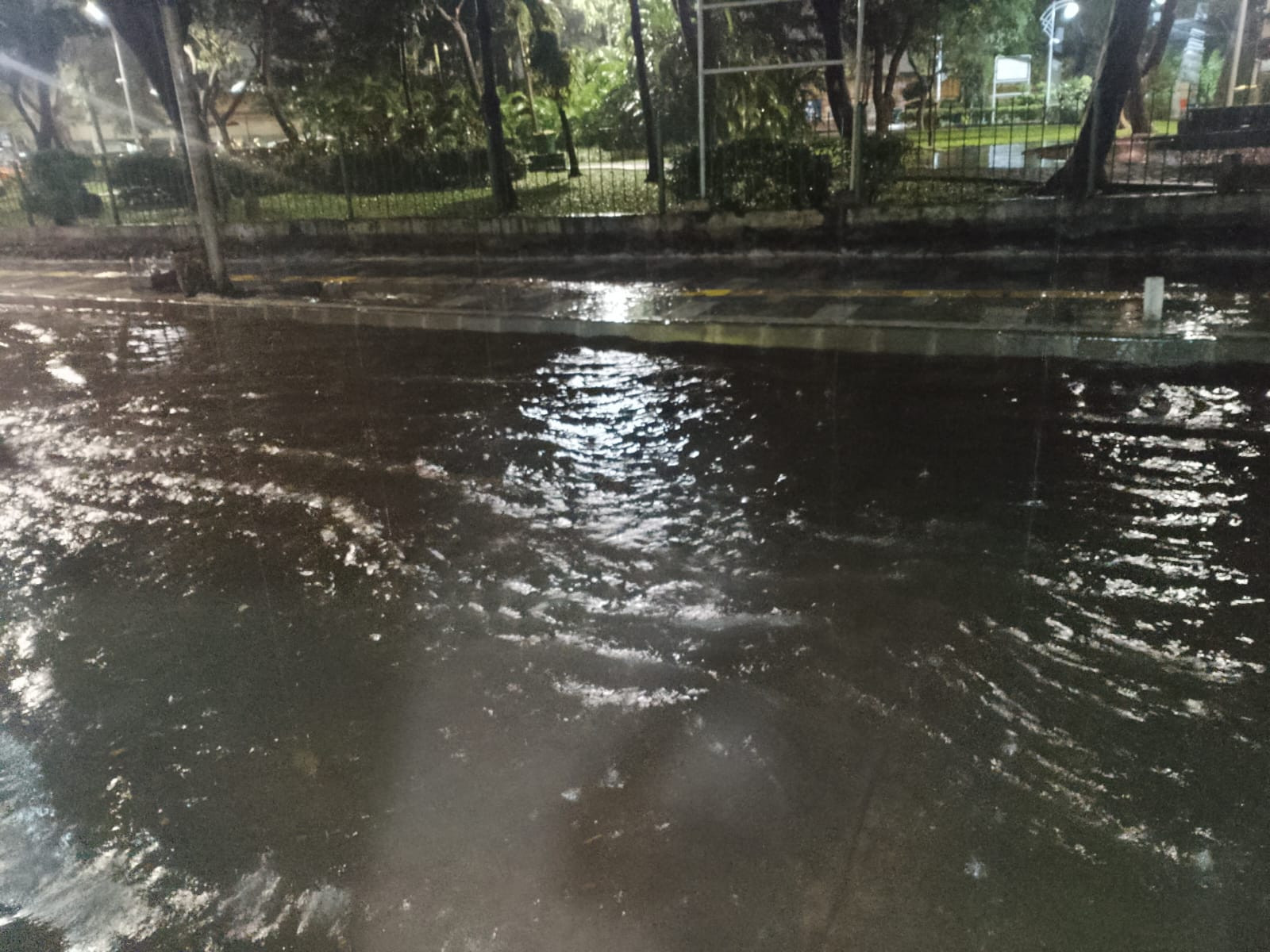 Perbaikan Trotoar dan Gorong-Gorong di Jalan Sunter ll Justru Sebabkan Genangan Air