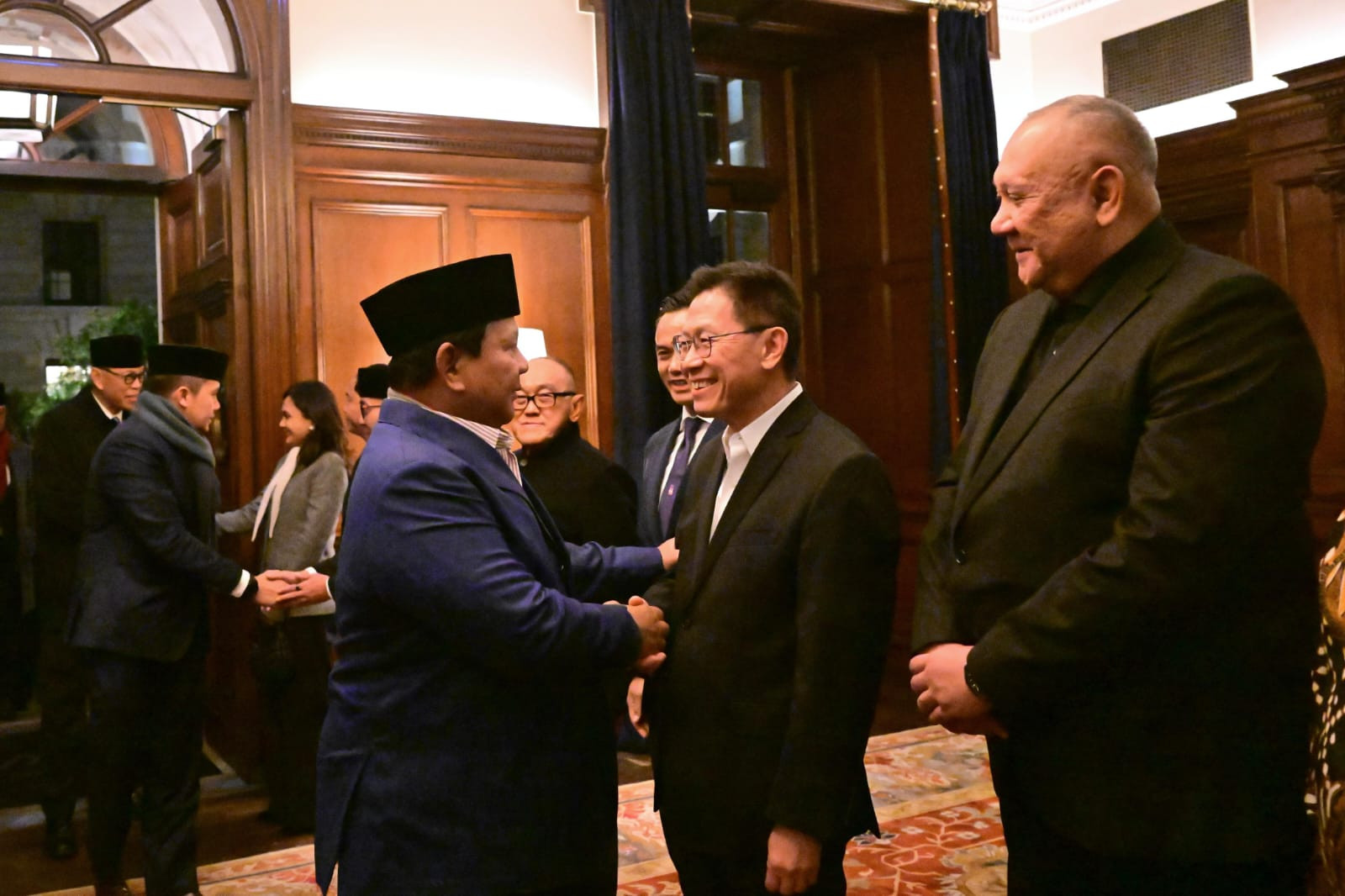 Prabowo Tiba di Inggris, Bakal Bertemu Raja Charles III dan PM Starmer