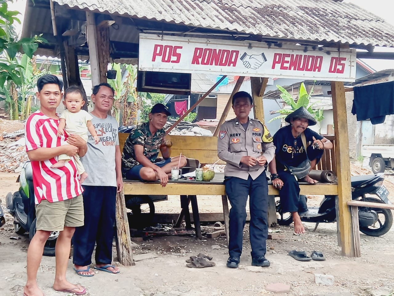 Lewat Kunjungan DDS, Bhabinkamtibmas Rawalumbu Ajak Warga dan Ketua RT Jaga Stabilitas Kamtibmas