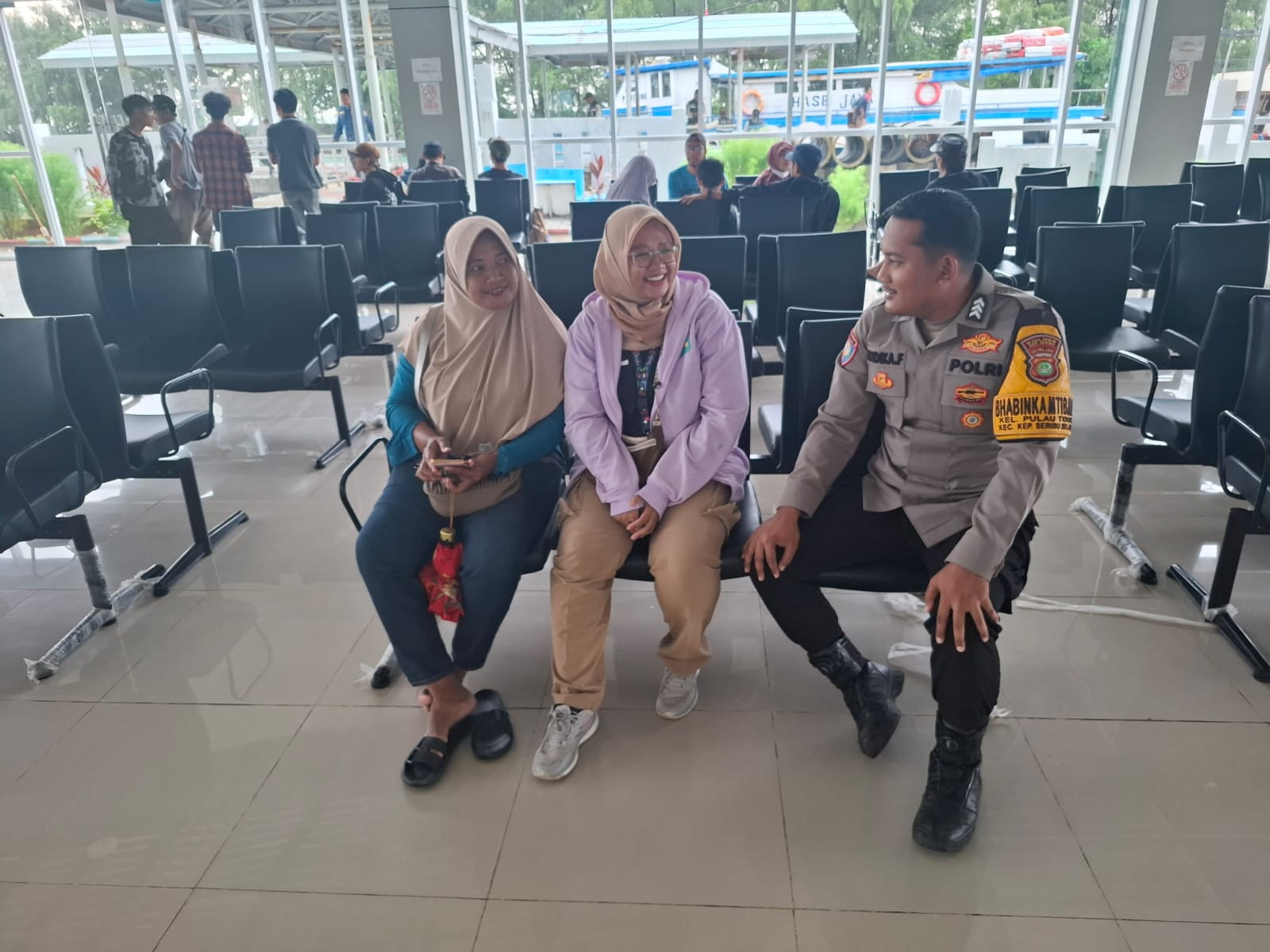 Bhabinkamtibmas Pulau Tidung Sambangi Warga, Ajak Jaga Kamtibmas dan Sosialisasikan Layanan 110