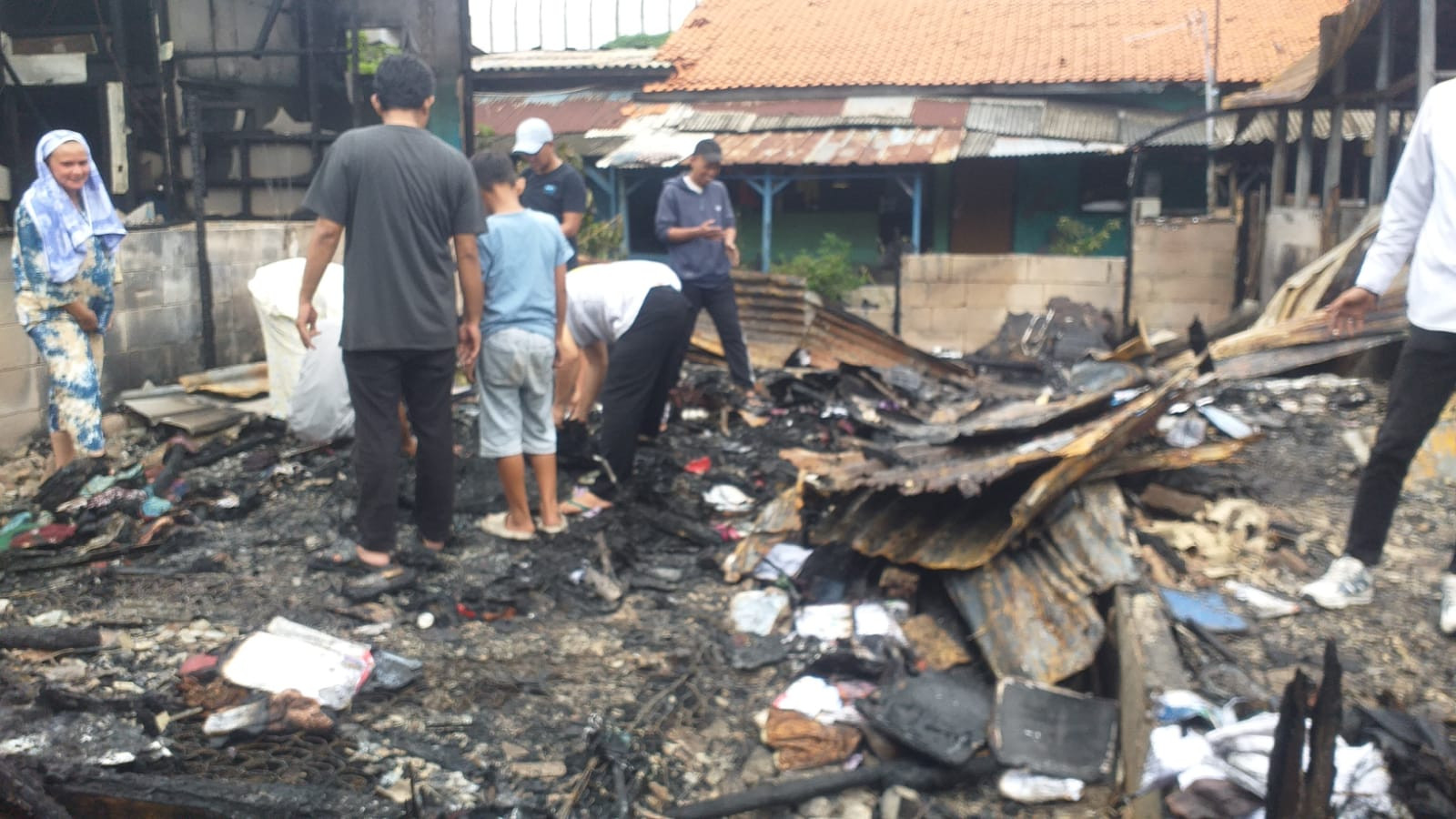 Api Ludeskan Permukiman di Kalibaru, Warga Terpaksa Mengungsi