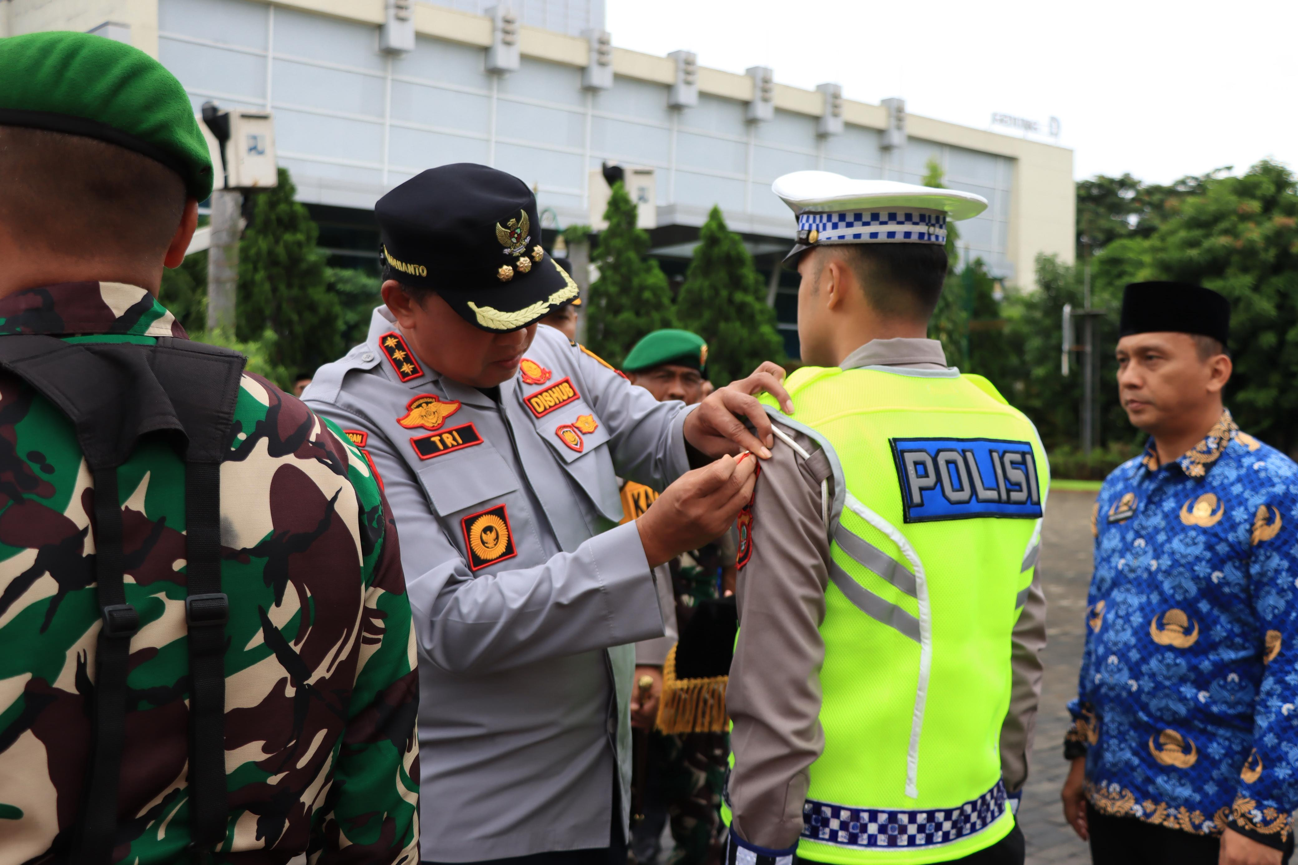 Wujudkan Nataru Aman, Polres Metro Bekasi Kota Gelar Apel Pasukan Operasi Lilin Jaya 2025