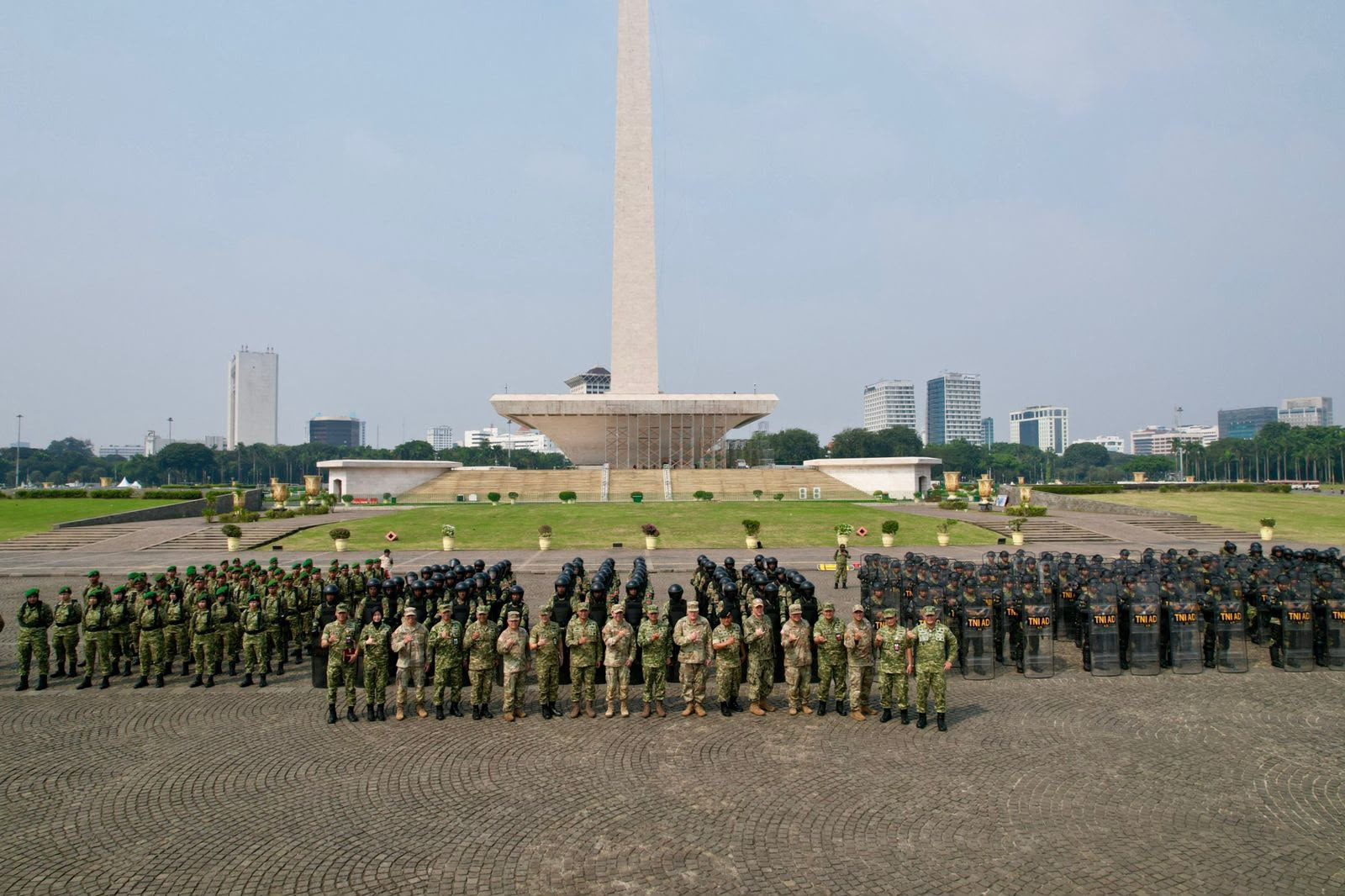 Pererat Kerjasama Pertahanan, Kodam Jaya Gelar Static Show PHH untuk Delegasi Hawaii National Guard
