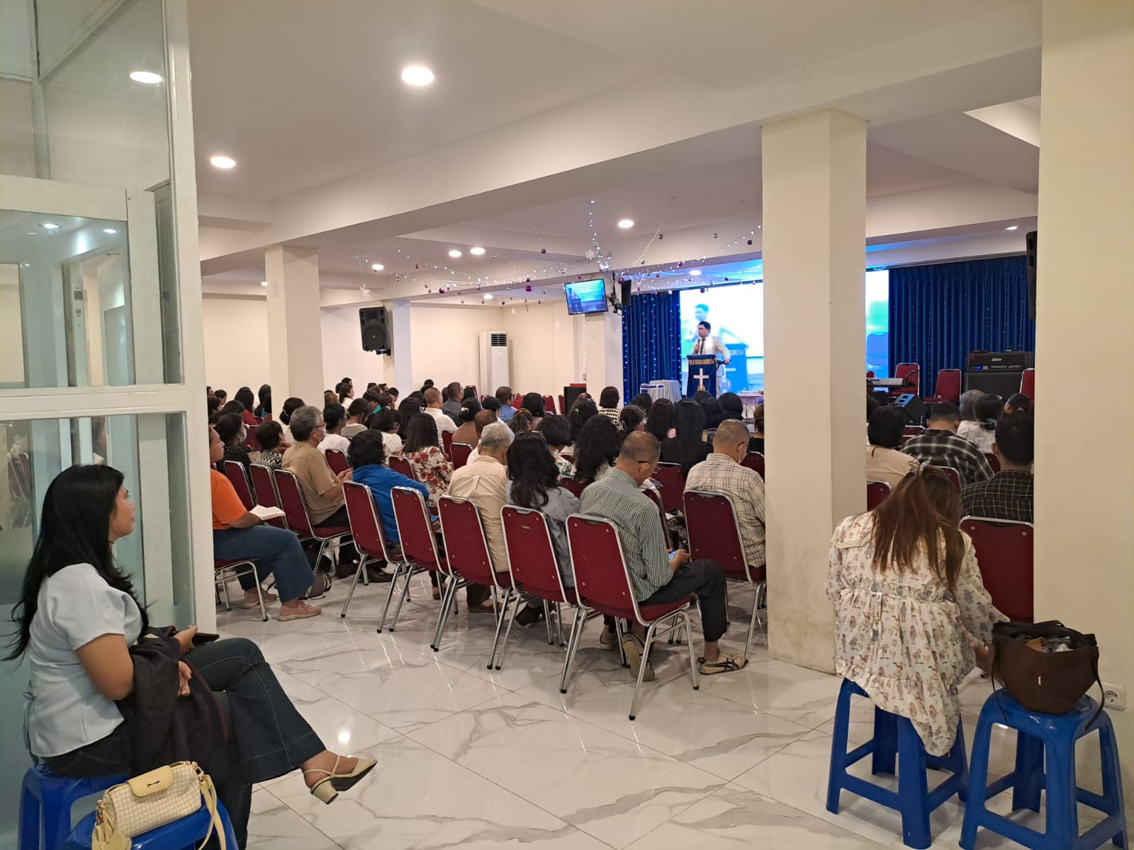 Berlangsung 6 Sesi, Polsek Medan Satria Berikan Pengamanan Maksimal Ibadah Paskah di Gereja Tiberias