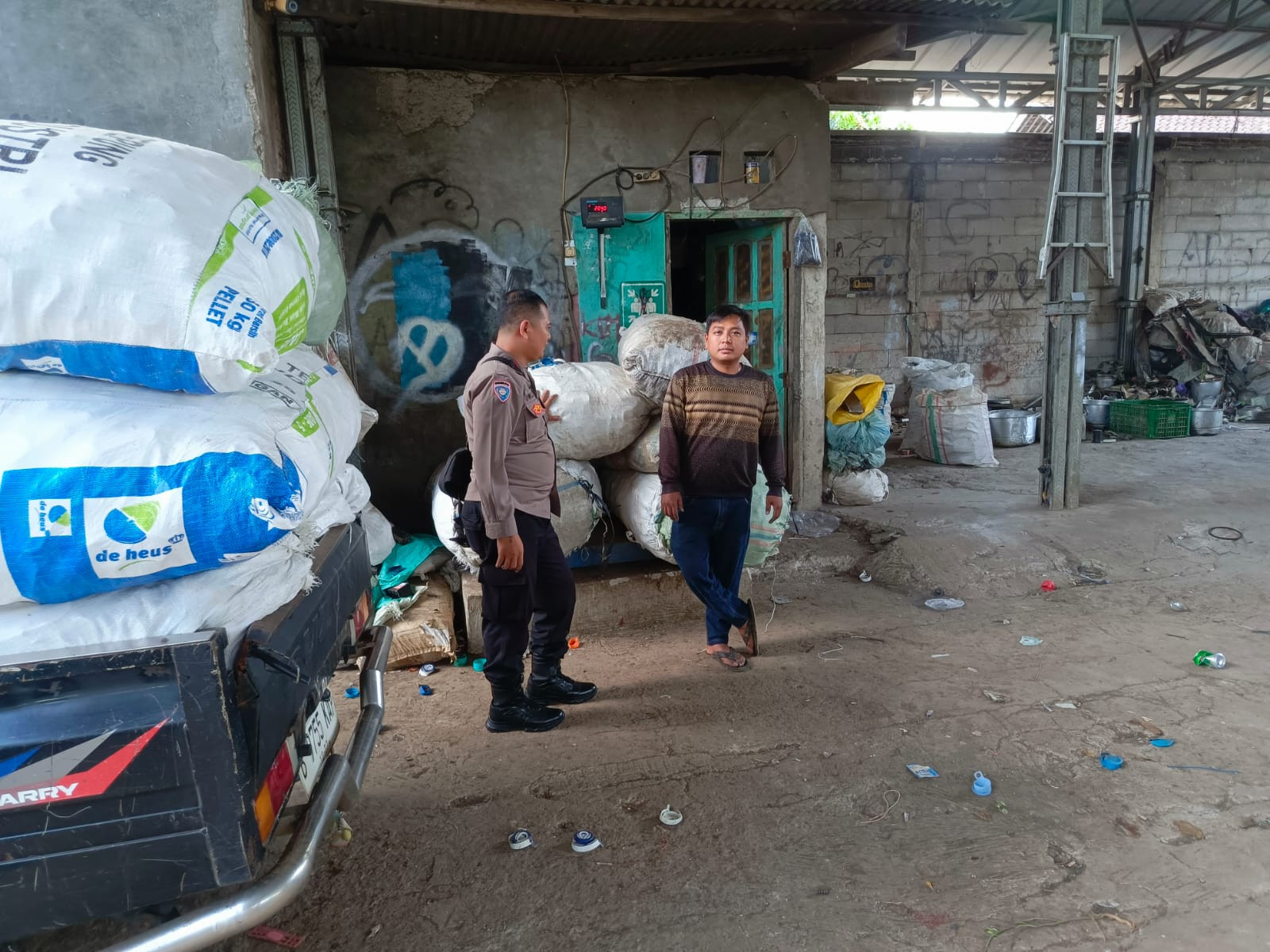 Maraknya Penipuan Lowongan Kerja, Bhabinkamtibmas Ingatkan Warga Sumur Batu Agar Waspada