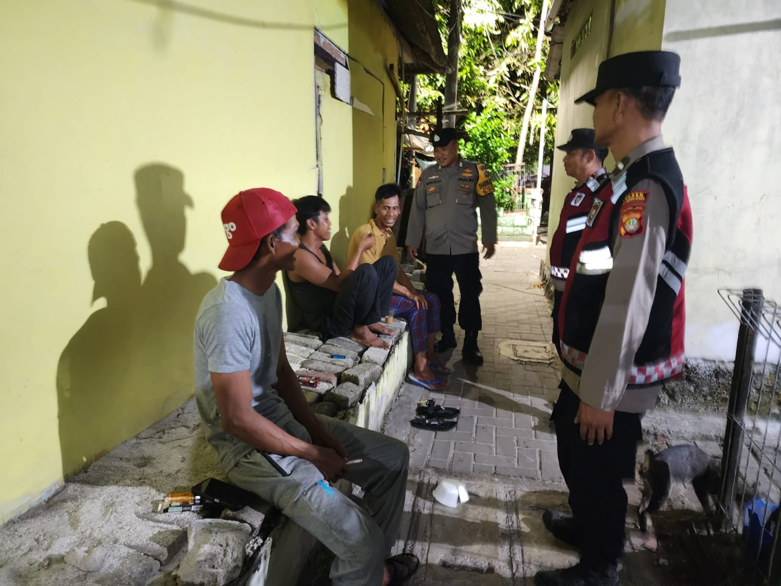 Patroli Malam Gabungan Polsek Kepulauan Seribu Utara Tekan Kejahatan 3C, Layanan 110 Disosialisasikan ke Warga