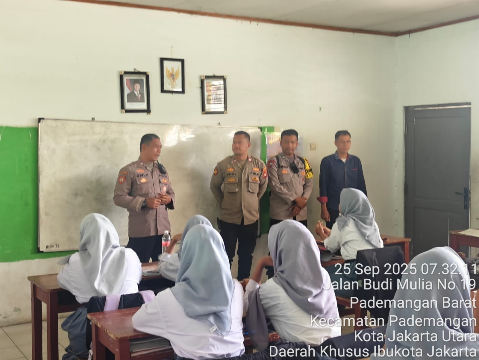 Polisi Polsek Pademangan Sambangi SMK Raudhatul Jannatinna’im, Ajak Pelajar Jadi Generasi Tangguh Tanpa Narkoba