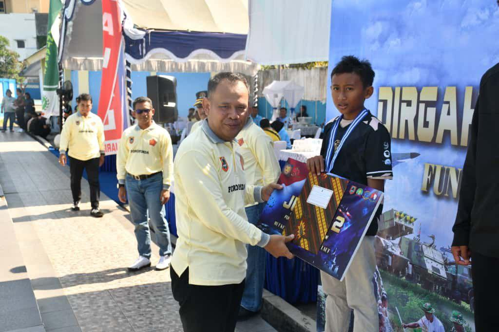 Meriahkan HUT Ke-80 TNI dan TNI AL, Lanal Banjarmasin Bersama Jajaran TNI dan Pemprov  Kalsel Gelar Fun Swimming Competition