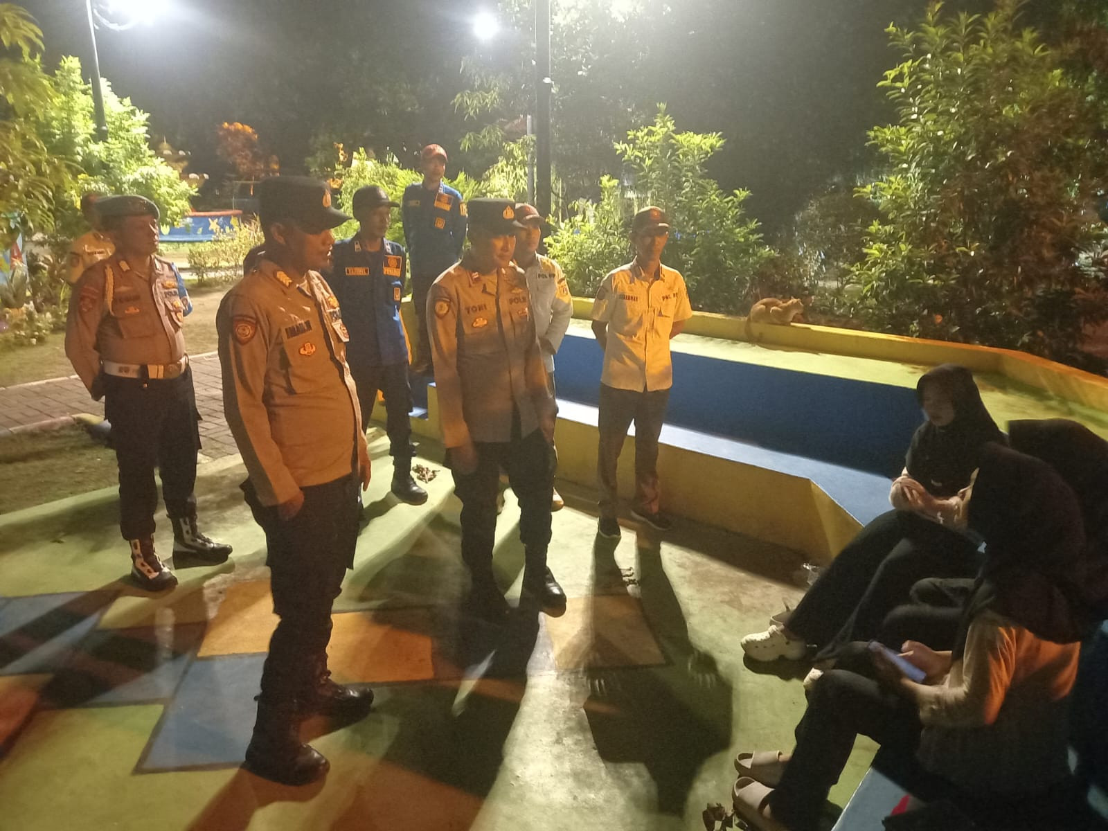 Patroli Malam Gabungan, Polsek Kepulauan Seribu Selatan Intensifkan Sosialisasi Layanan 110 dan Antisipasi Guantibmas