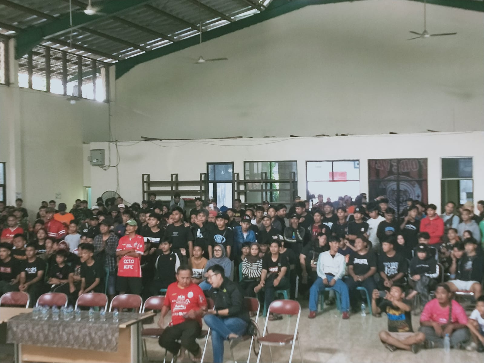 Ratusan Jak Mania Nobar Persija vs Persip Bandung di Pejagalan, Polisi dan TNI Jaga Situasi Tetap Kondusif