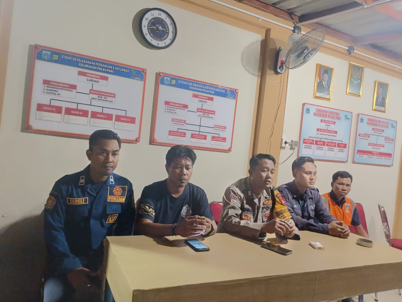 Patroli Malam Jakarta On The Spot, Polsek Kepulauan Seribu Selatan Maksimalkan Sosialisasi Layanan Polisi 110 di Kawasan Dermaga