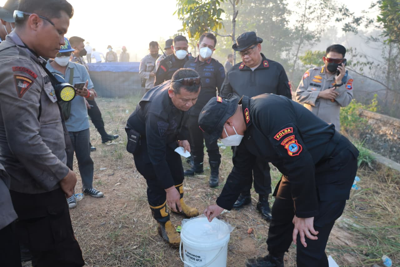 Inovasi Kapolda Kalsel Atasi Karhutla, Gunakan Racikan Khusus Metode Pipa Suntik Dan Kolam Bioflok