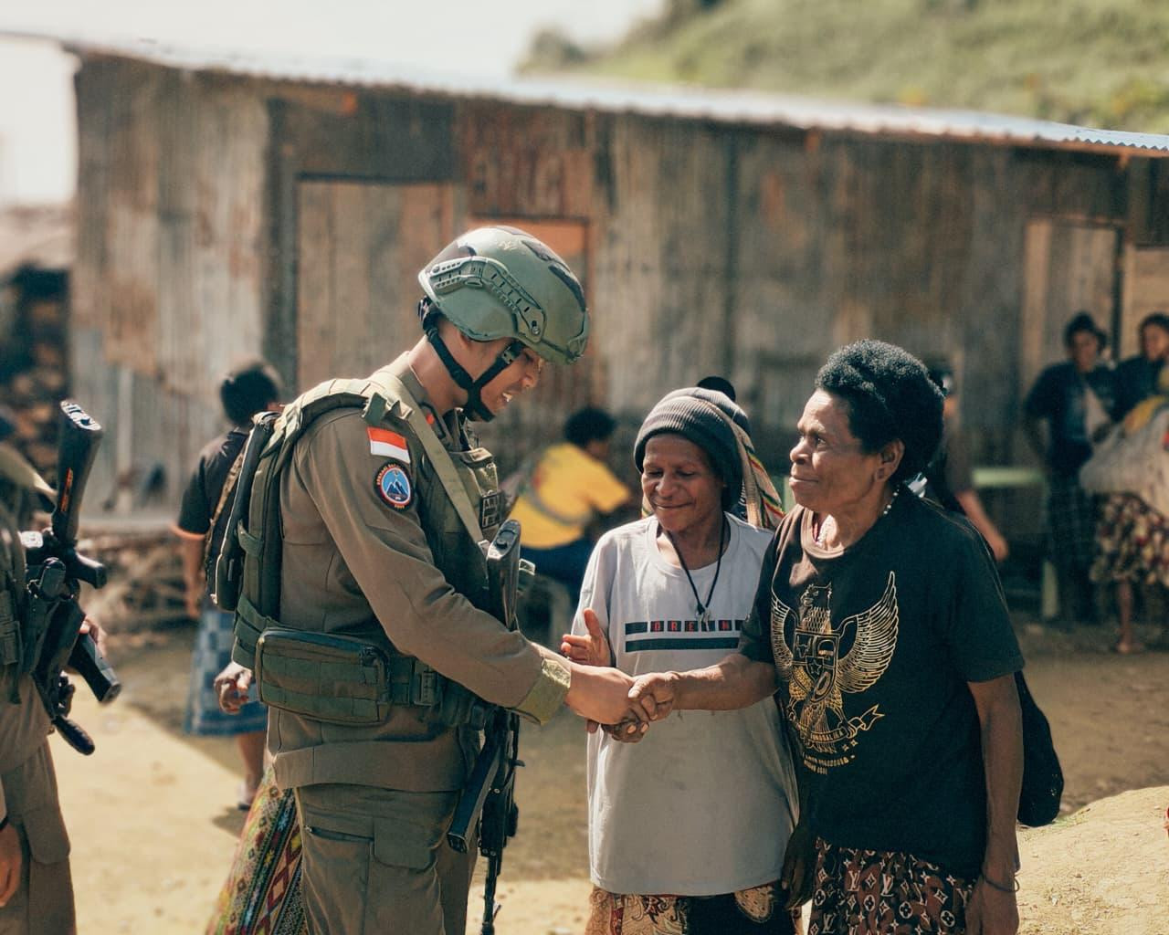 Satgas Damai Cartenz Hadir di Tengah Masyarakat, Pastikan Ibadah Berjalan Aman di Distrik Kiwirok