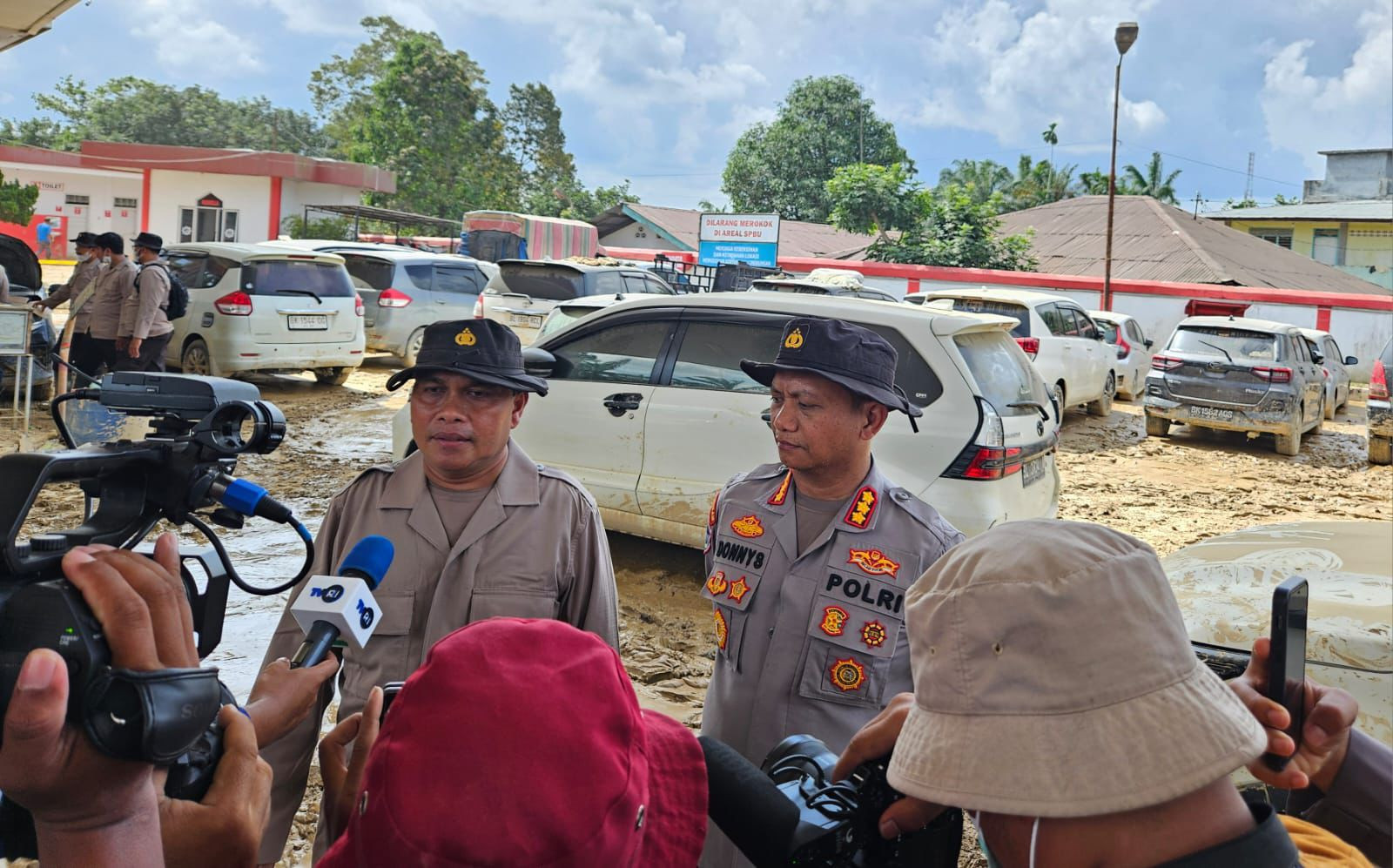 Kapolres Aceh Tamiang Cek Mobil Terdampak Banjir, Bantah Isu Mayat di Dalam Kendaraan