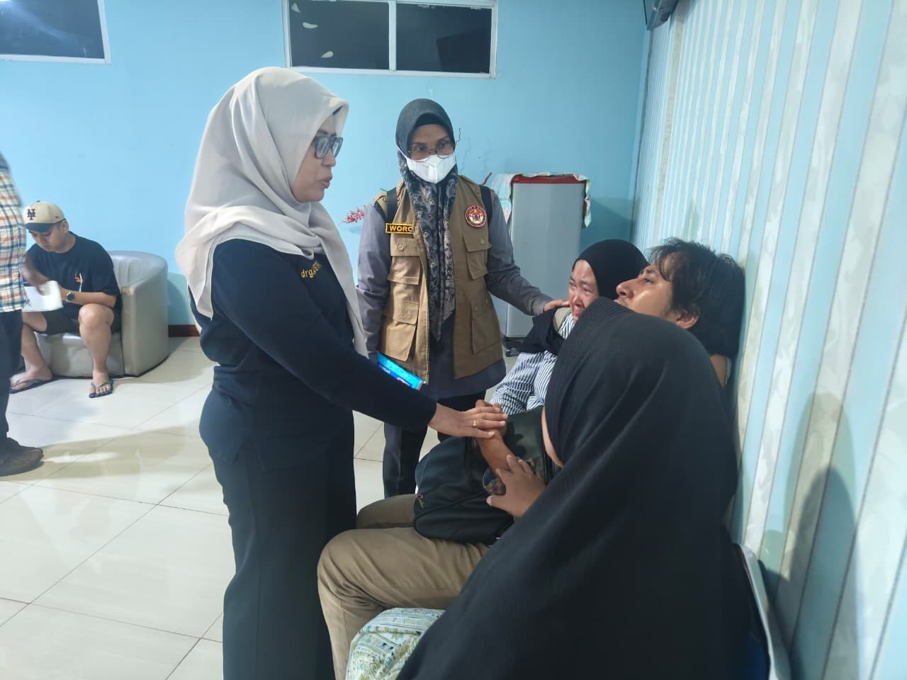 Polda Metro Jaya Terjunkan Tim Psikologi Dampingi Keluarga Korban Kebakaran Gedung Terra Drone