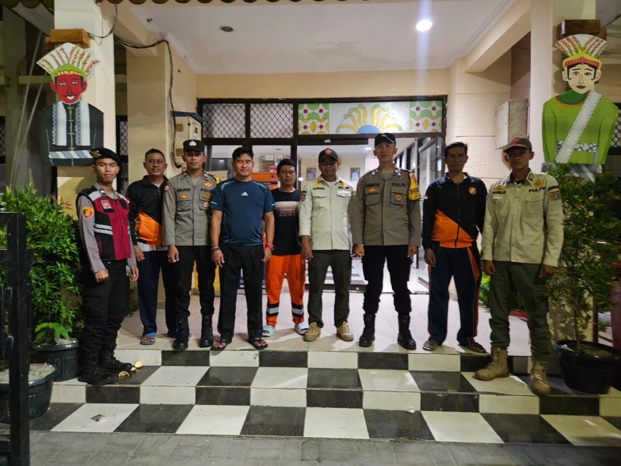 Patroli Malam Gabungan Polsek Kepulauan Seribu Utara Perkuat Siskamling dan Sosialisasi Layanan 110