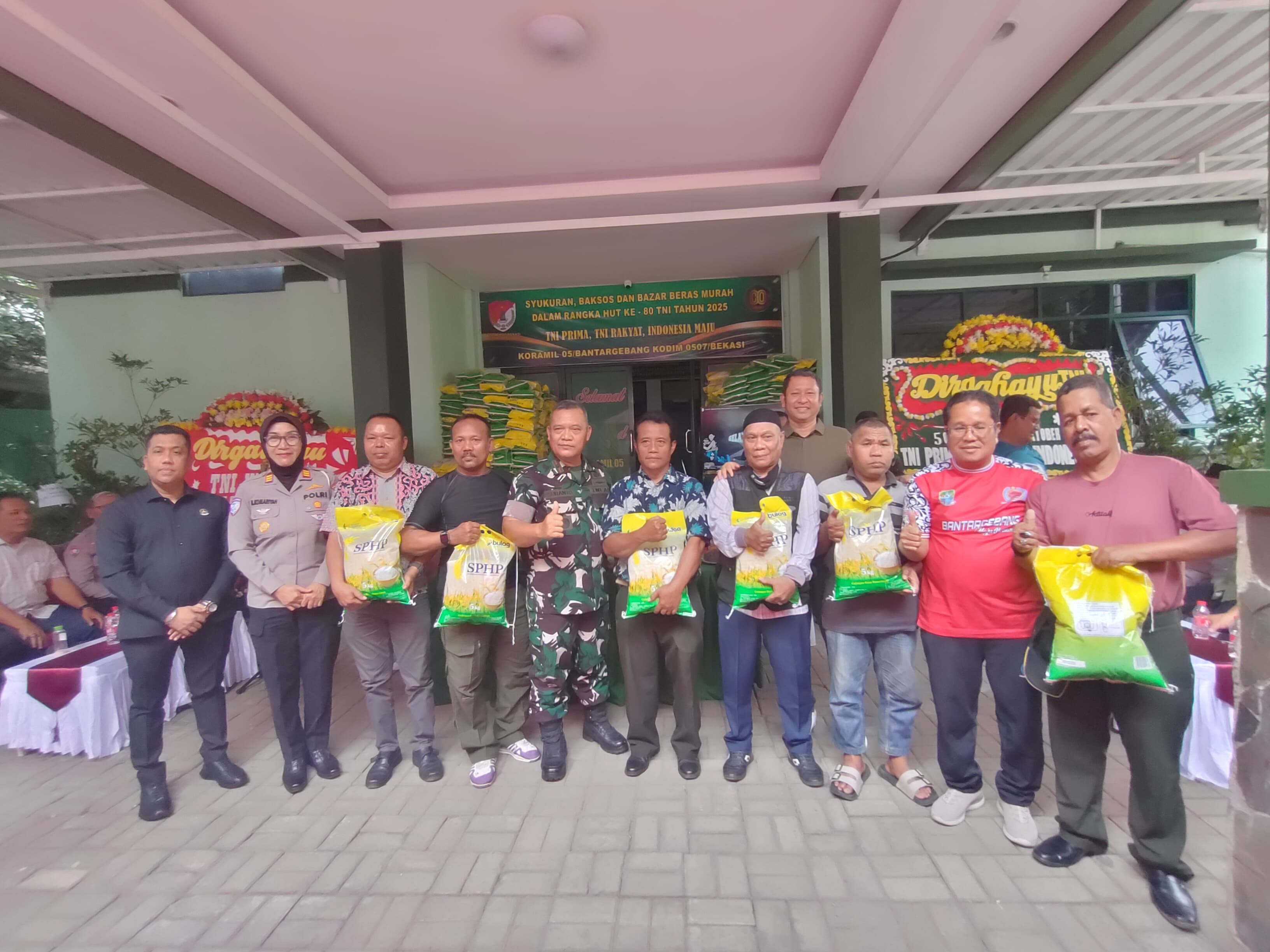 Anggota Polsek Bentar Gebang Hadiri Tasyakuran HUT TNI ke-80 bersama Unsur Tiga Pilar di Koramil 05/Bantargebang