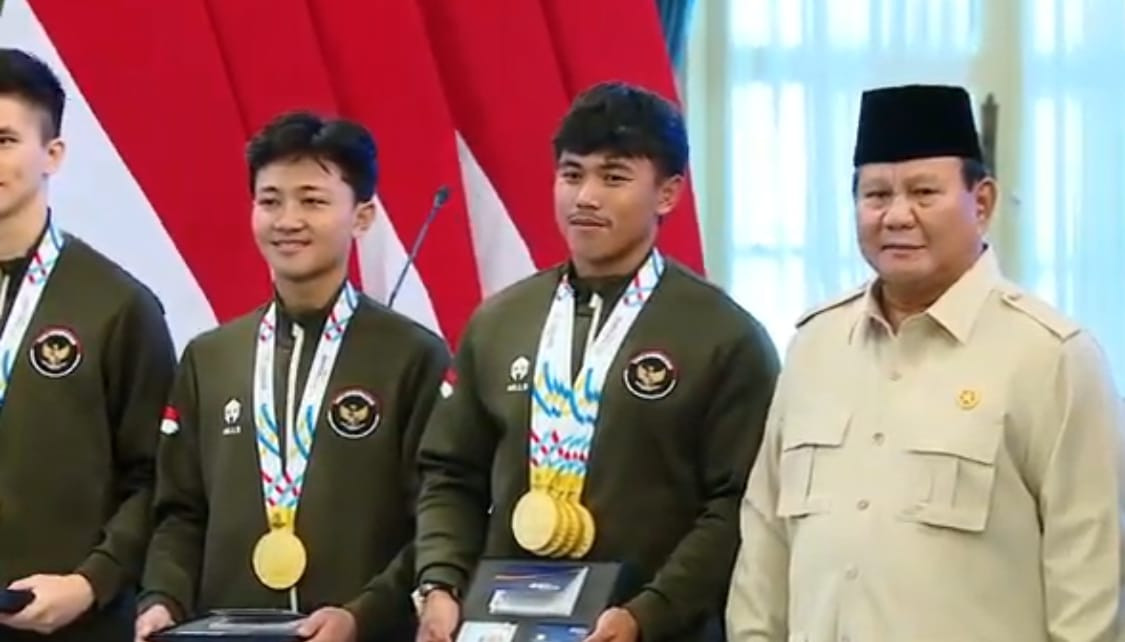 Momen Prabowo Hitung Medali Emas Martina Ayu, Istana Negara Bergemuruh Tepuk Tangan