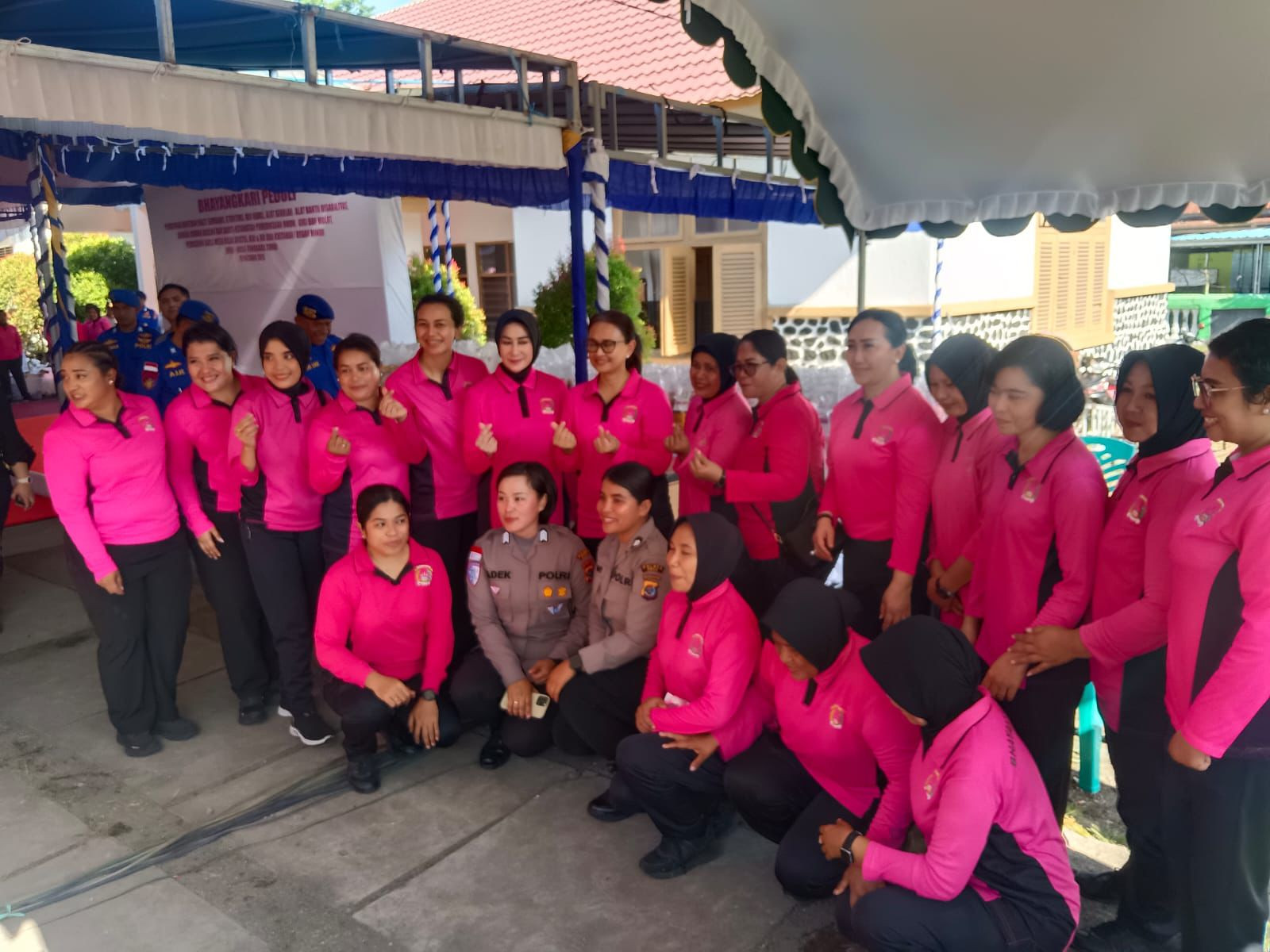 Ketua Umum Bhayangkari Salurkan 5.000 Paket Bansos, Gelar Bakti Kesehatan dan Religi di Ende, NTT