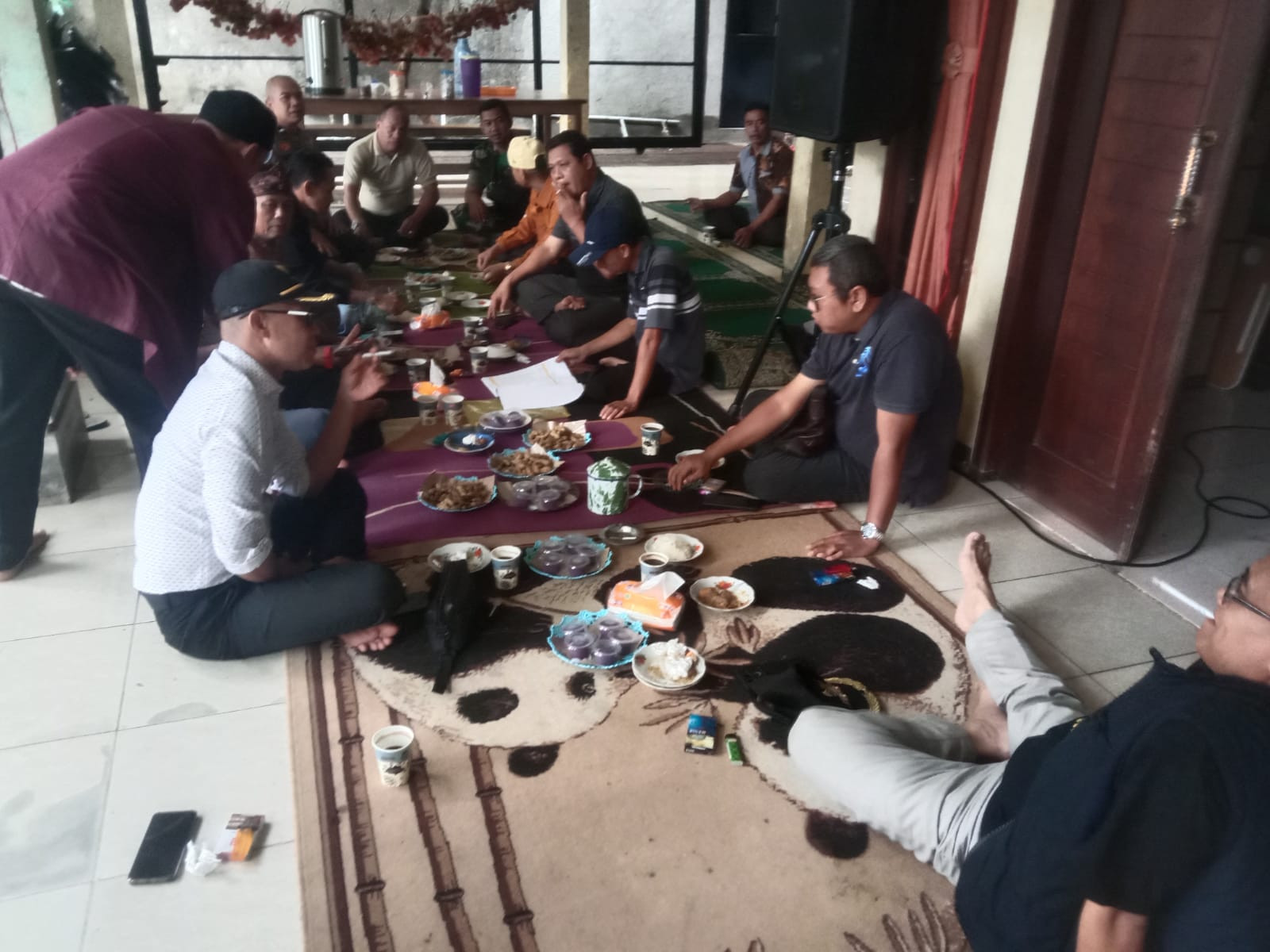 Perkuat Sinergitas, Tiga Pilar Jatirangga Gelar "Ngopi Kamtibmas" Bersama Seluruh Ketua RW