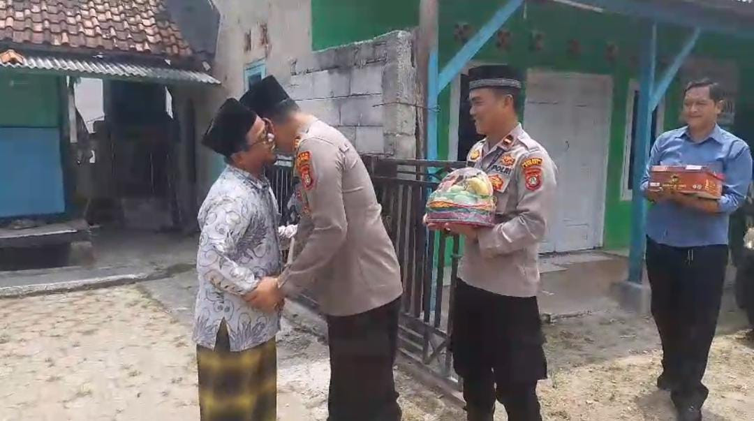 Kapolsek Cabangbungin Jalin Silaturahmi dengan Ulama NU di Hari Santri Nasional 2025